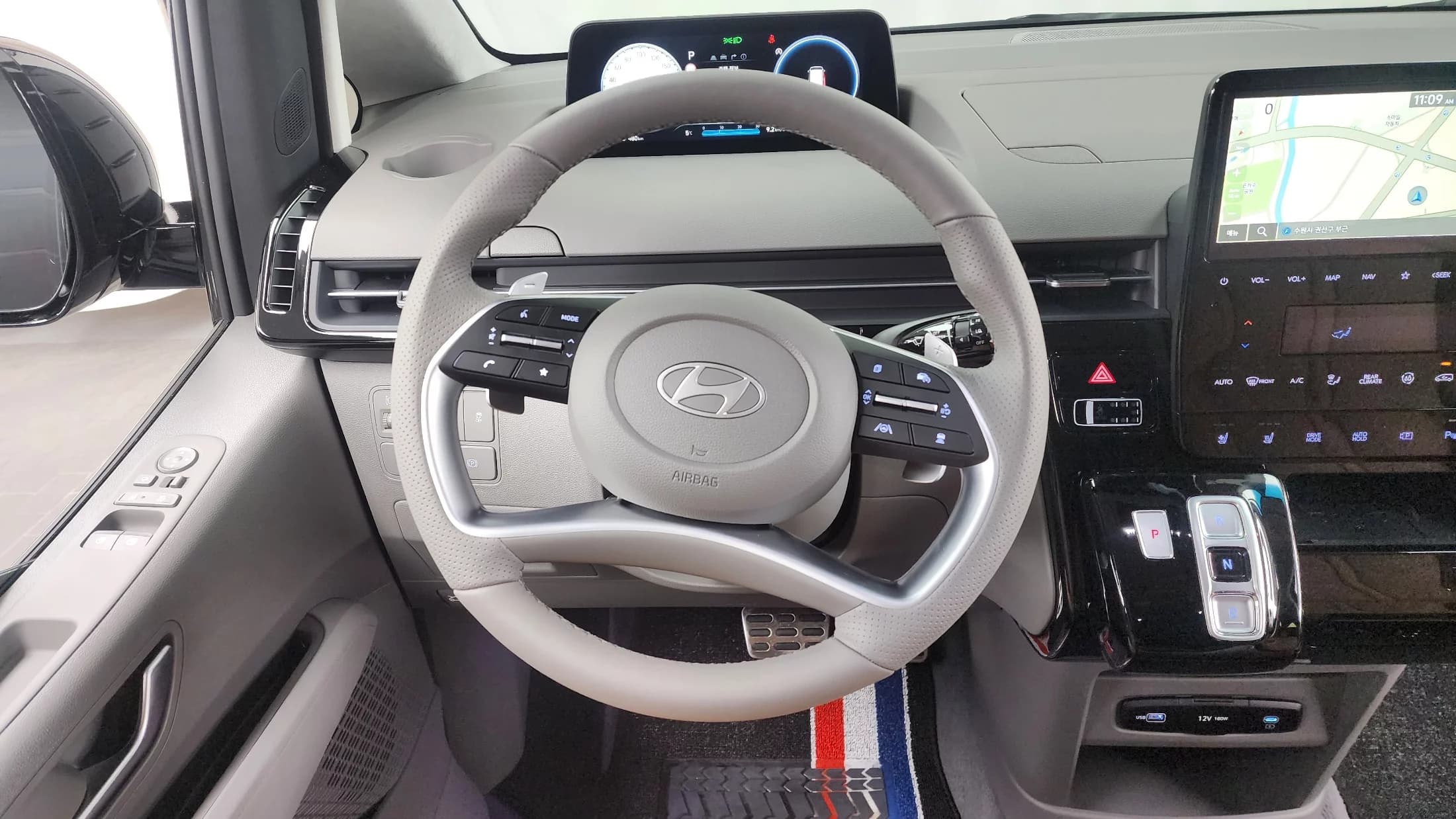 Hyundai Staria Lounge 9-Seater Inspiration, 2025 г. 11444 км. — фото 13