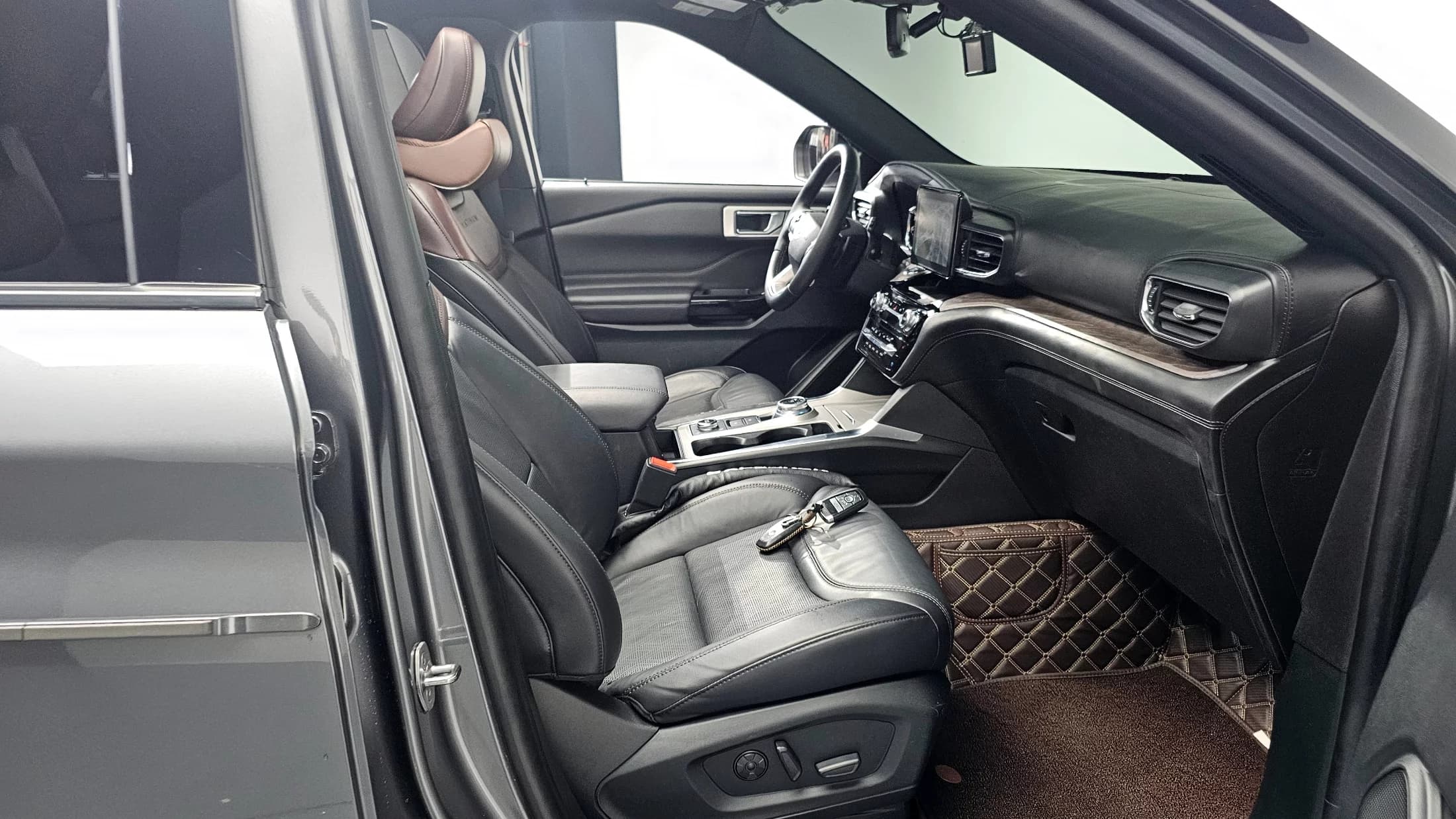 Ford EXPLORER 3.0 Platinum 4WD, 2021 г. 44423 км. — фото 11