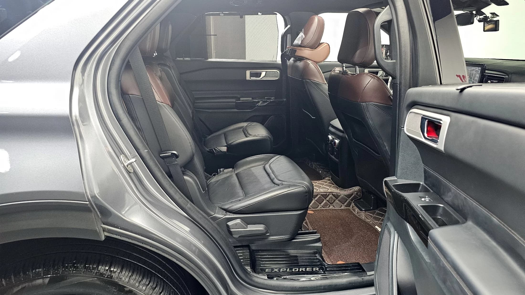 Ford EXPLORER 3.0 Platinum 4WD, 2021 г. 44423 км. — фото 12