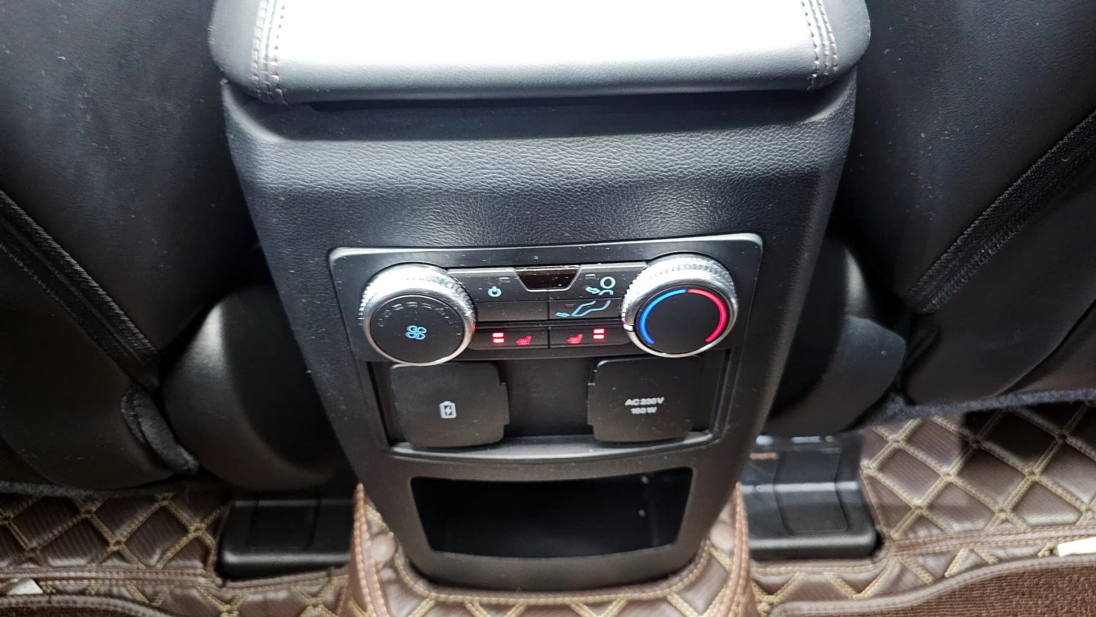 Ford EXPLORER 3.0 Platinum 4WD, 2021 г. 44423 км. — фото 18