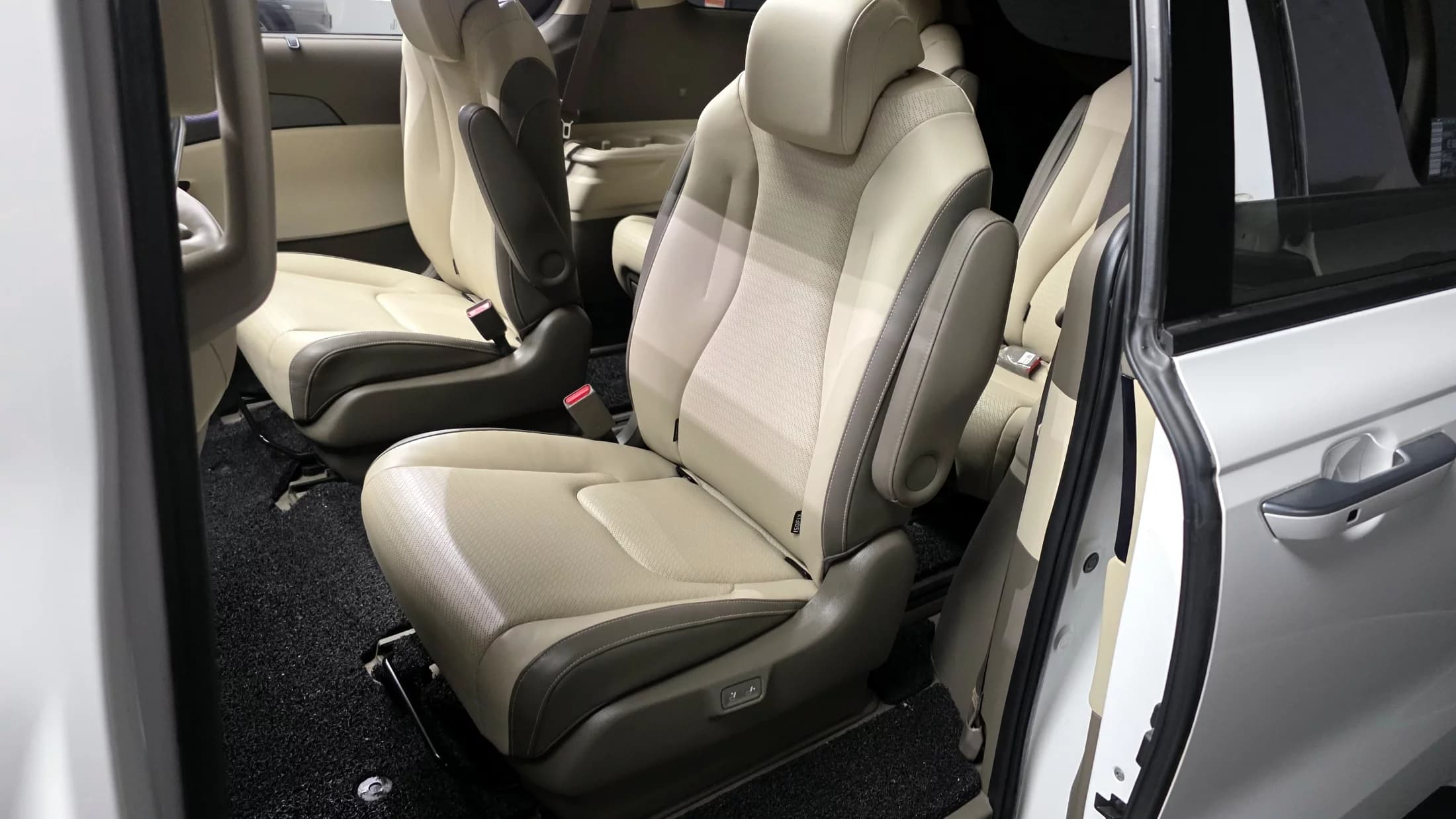 Kia Carnival 9-Seater Signature, 2021 г. 126634 км. — фото 11