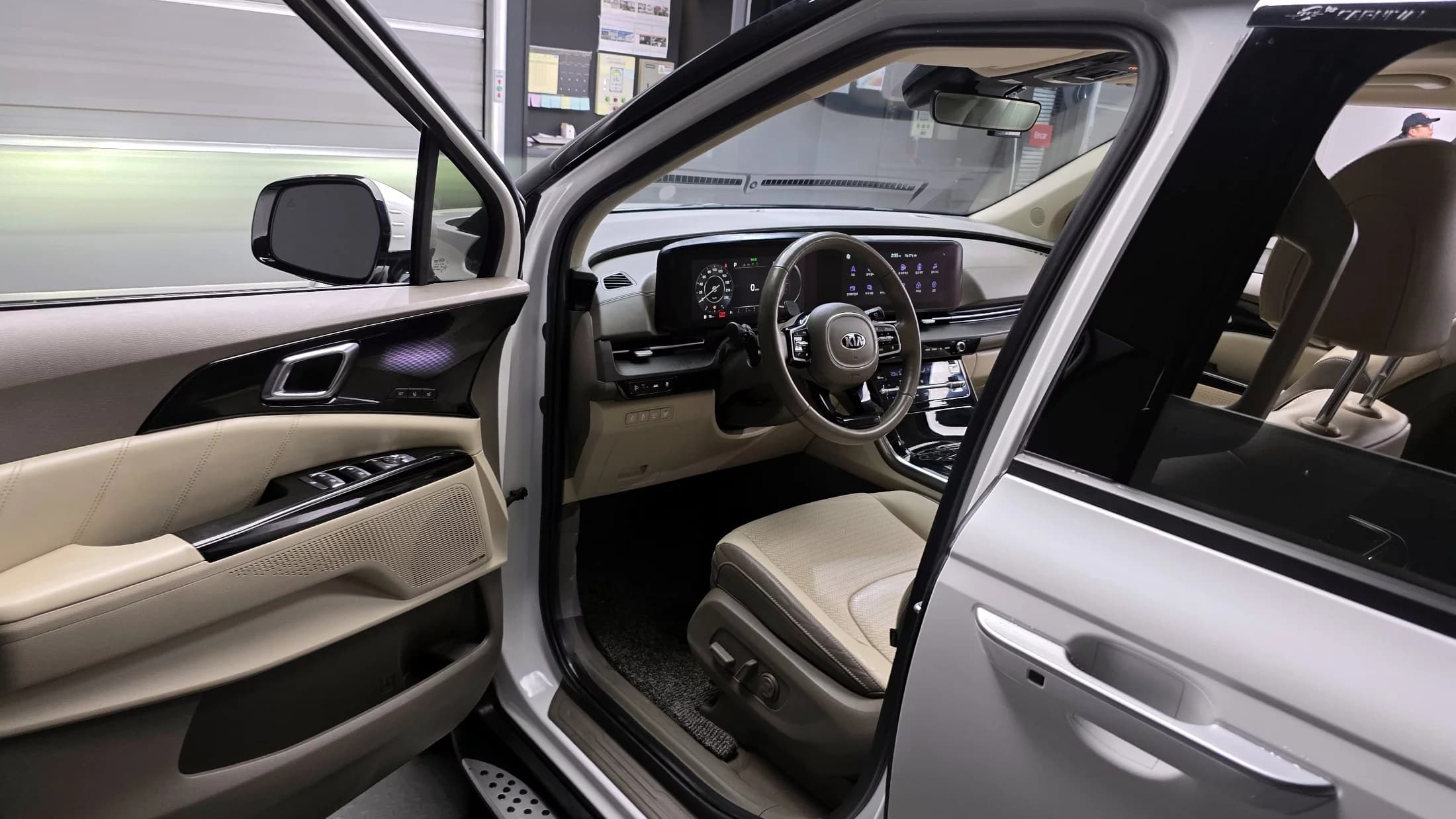 Kia Carnival 9-Seater Signature, 2021 г. 126634 км. — фото 10