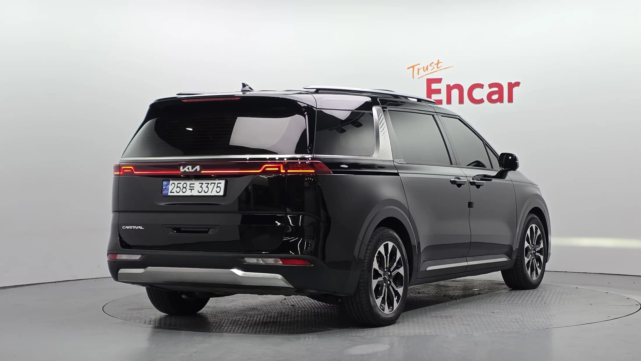Kia Carnival 9-Seater Signature, 2021 г. 69953 км. — фото 2