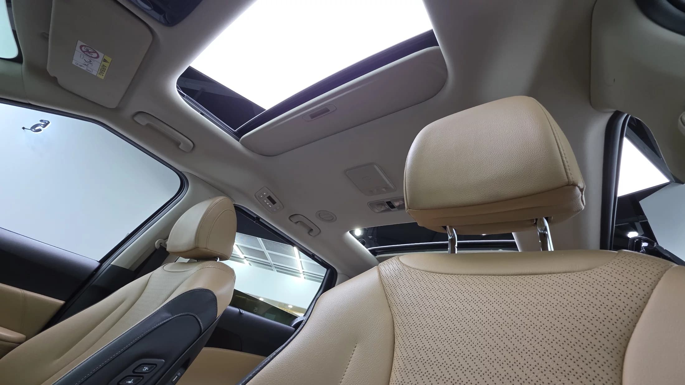 Kia Carnival 9-Seater Signature, 2021 г. 69953 км. — фото 11