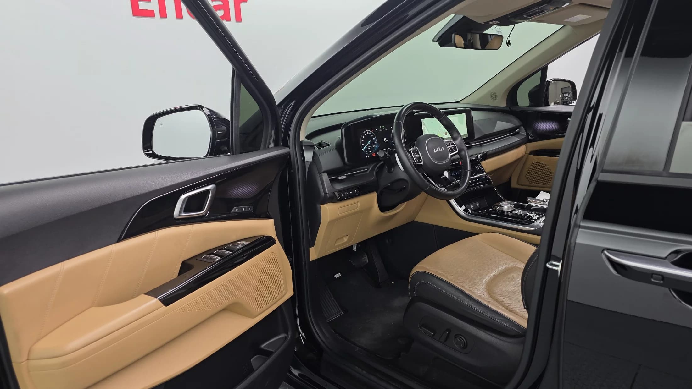 Kia Carnival 9-Seater Signature, 2021 г. 69953 км. — фото 12
