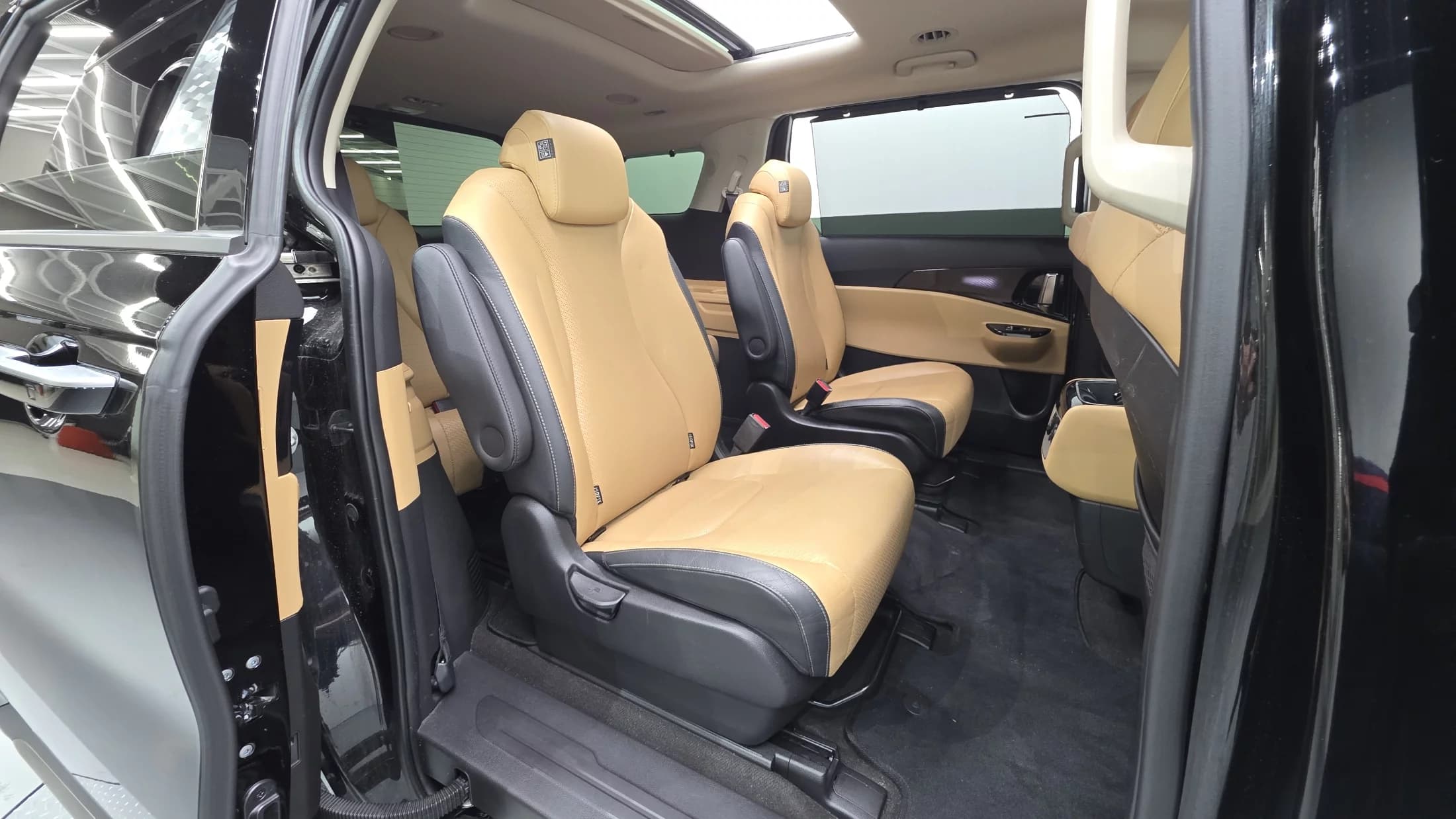 Kia Carnival 9-Seater Signature, 2021 г. 69953 км. — фото 19