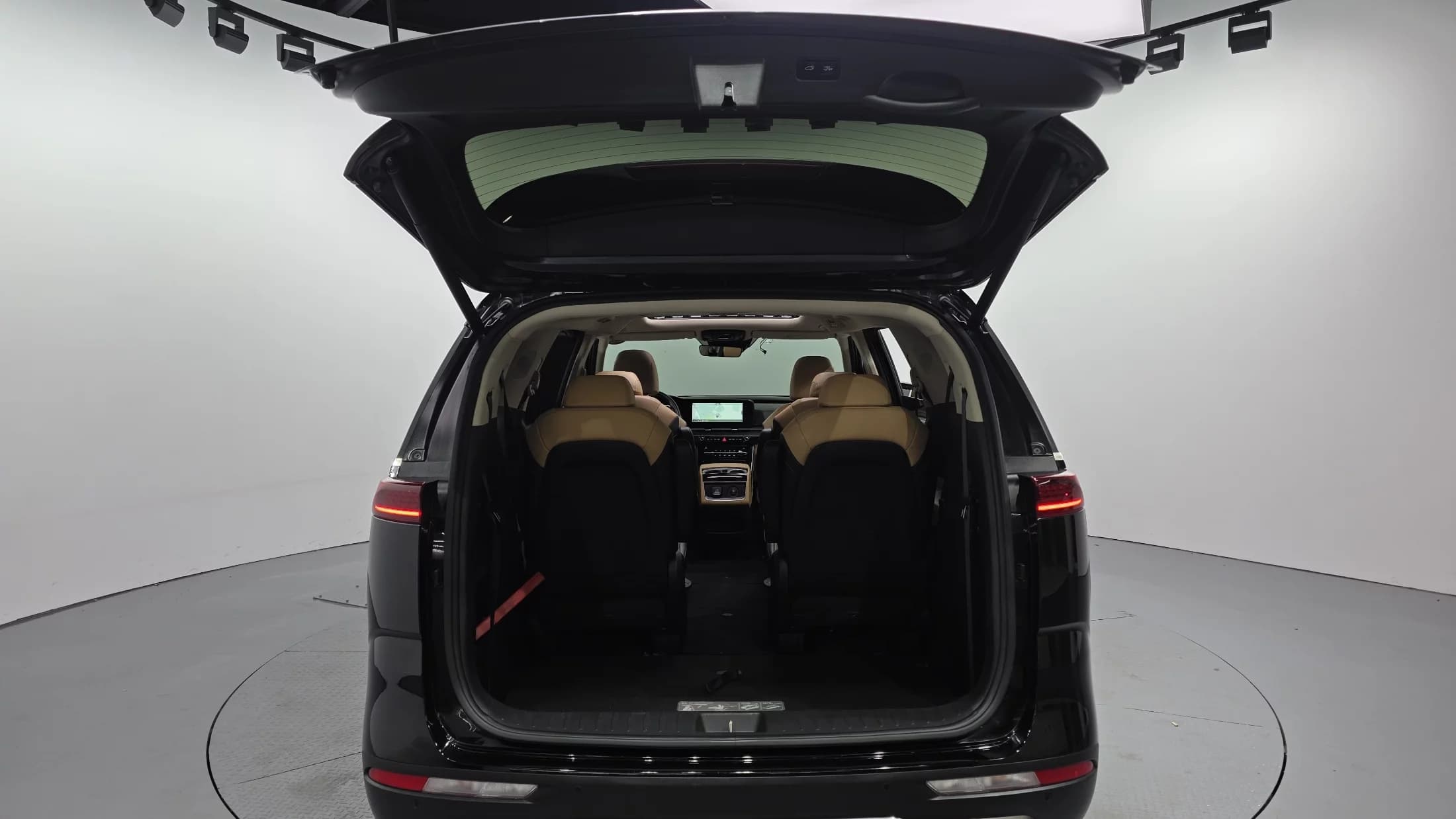 Kia Carnival 9-Seater Signature, 2021 г. 69953 км. — фото 20