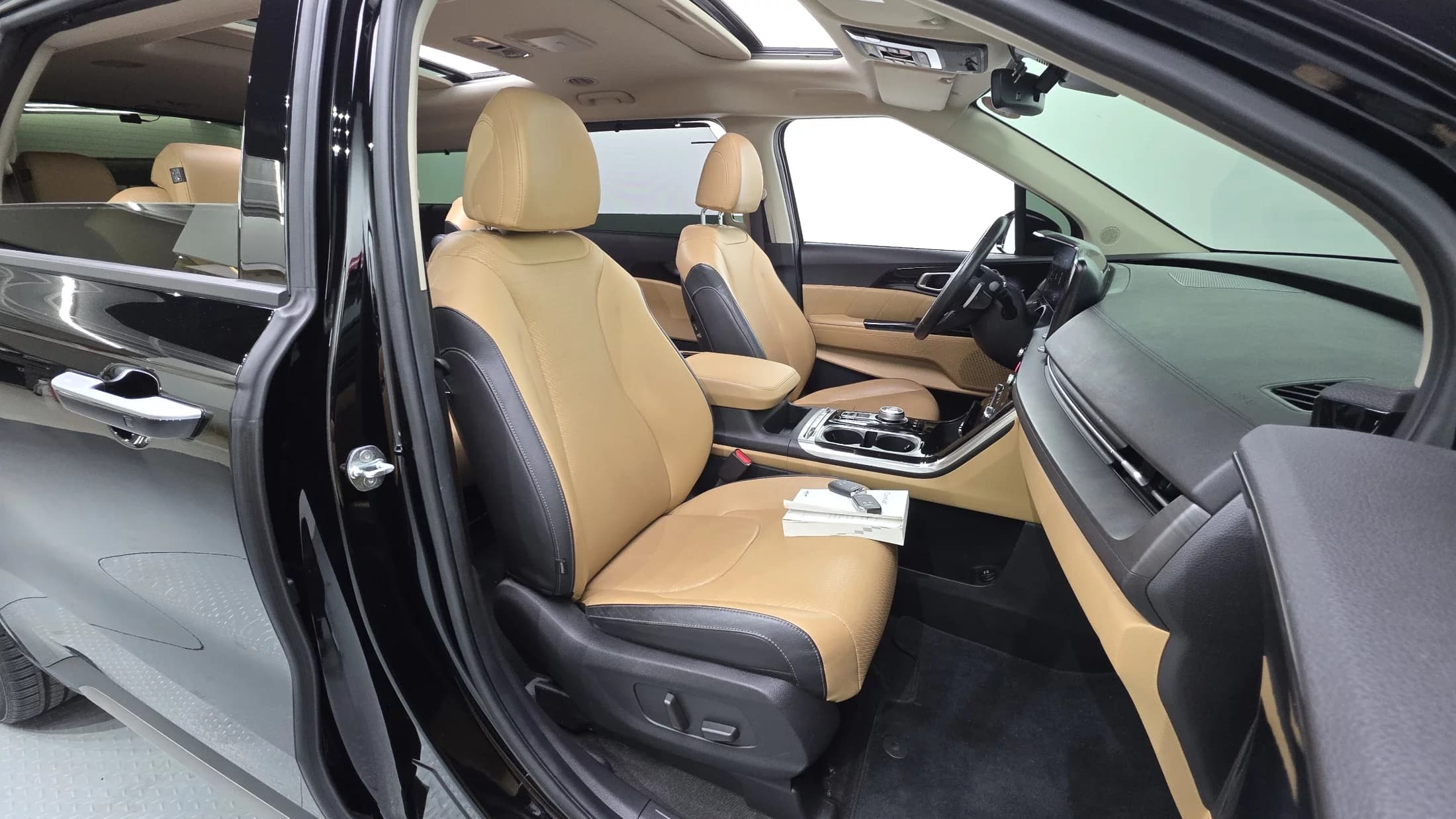 Kia Carnival 9-Seater Signature, 2021 г. 69953 км. — фото 10