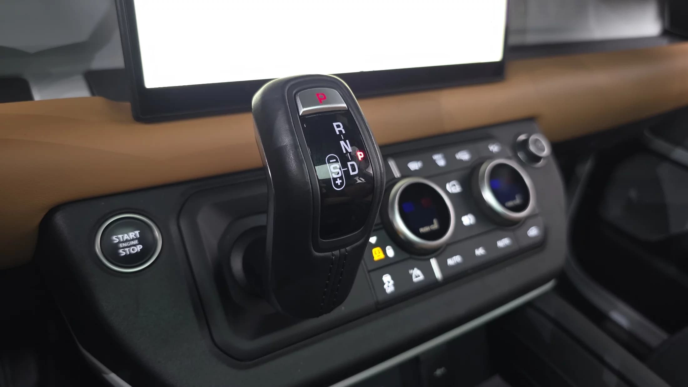 Land Rover DEFENDER 130 P400 X-Dynamic HSE, 2023 г. 52720 км. — фото 9