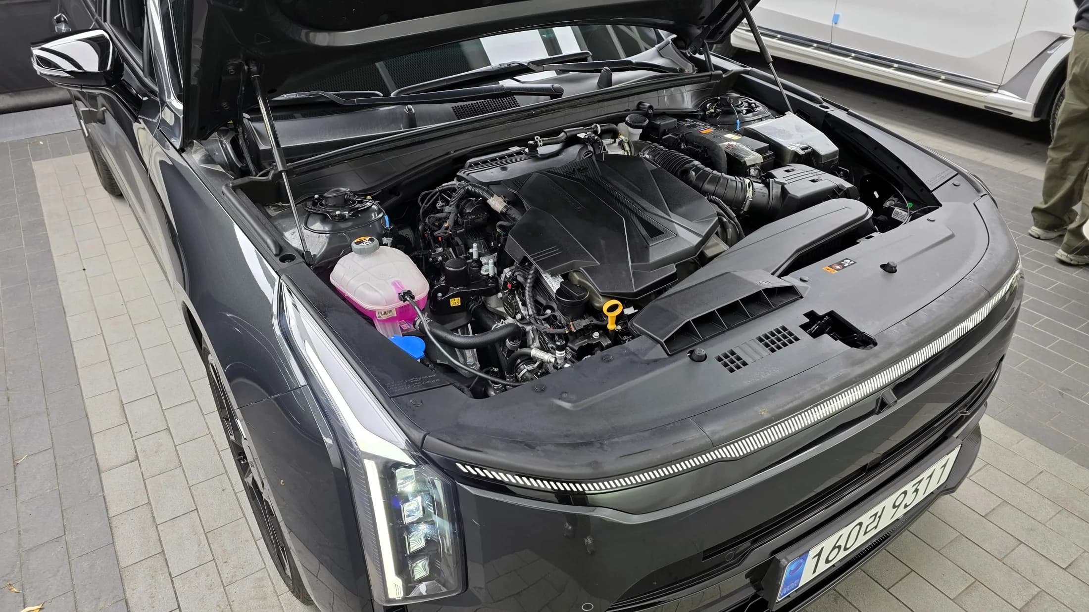 Kia K8 3.5 Gasoline 4WD Signature Black, 2024 г. 13147 км. — фото 6