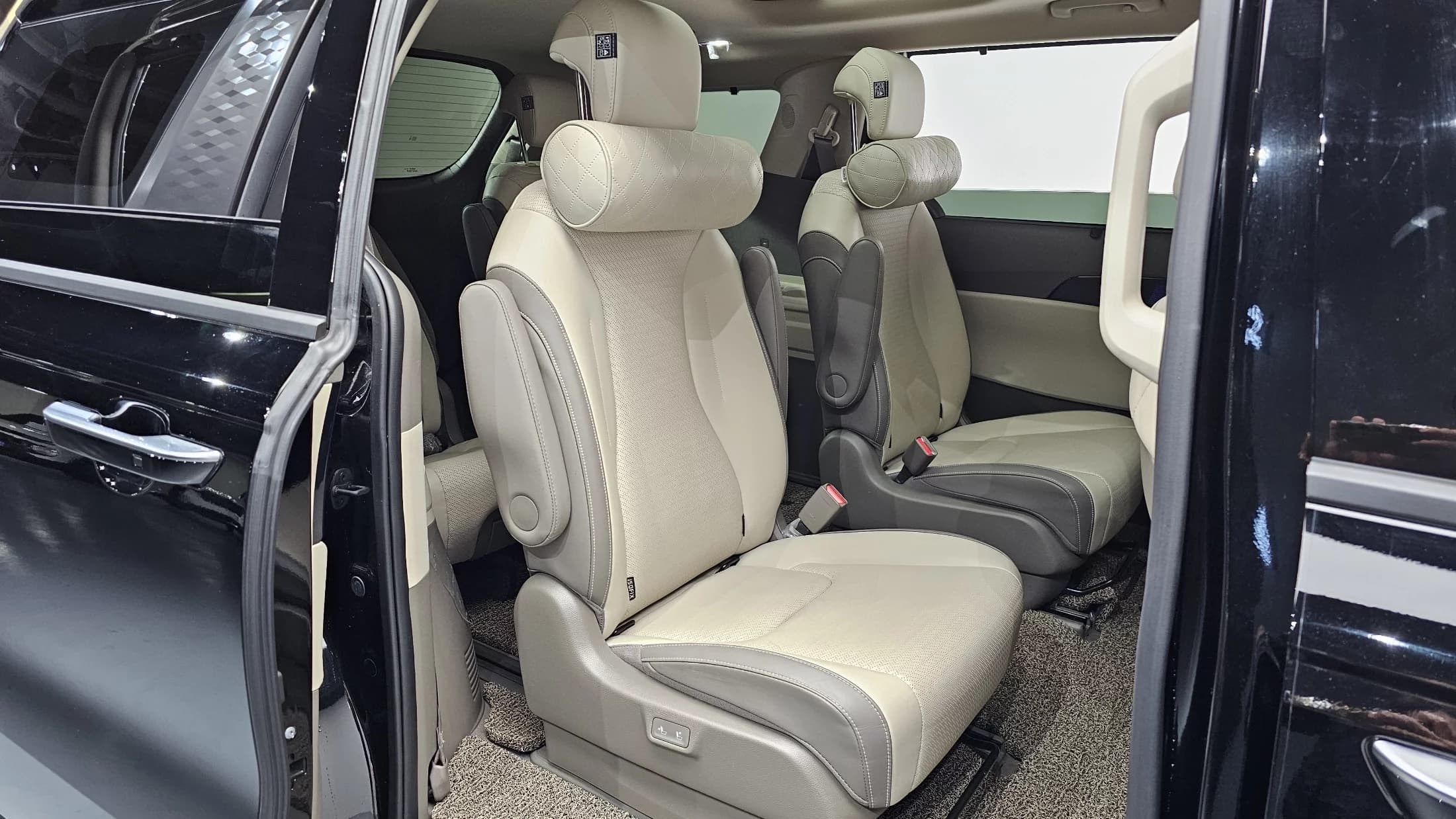 Kia Carnival 9-Seater Gravity, 2024 г. 96653 км. — фото 12