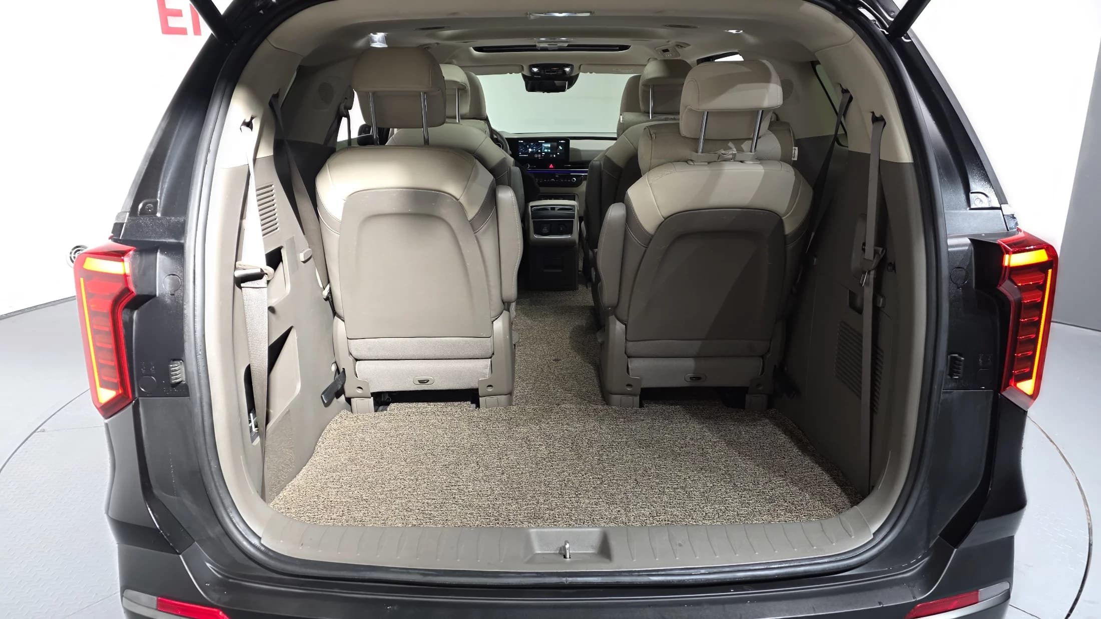 Kia Carnival 9-Seater Gravity, 2024 г. 96653 км. — фото 20
