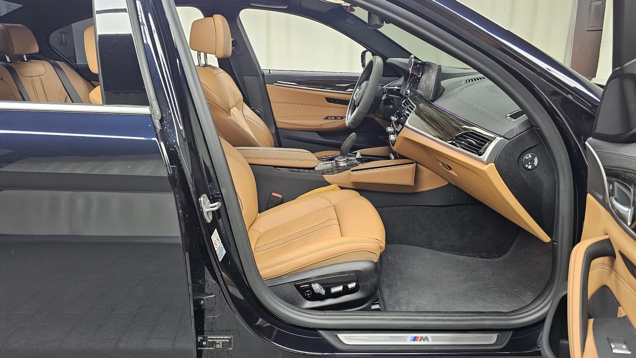 BMW 5-Series 520i M Sport, 2021 г. 48889 км. — фото 11