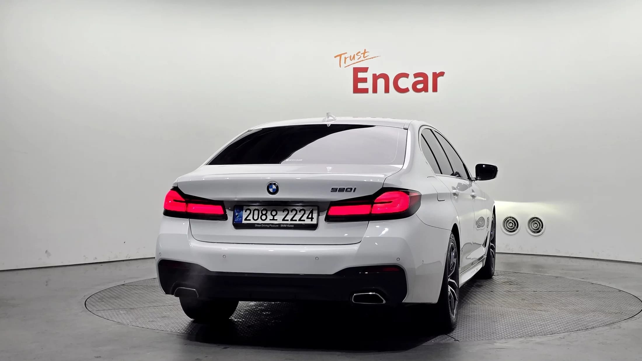BMW 5-Series 520i M Sport, 2021 г. 40135 км. — фото 4