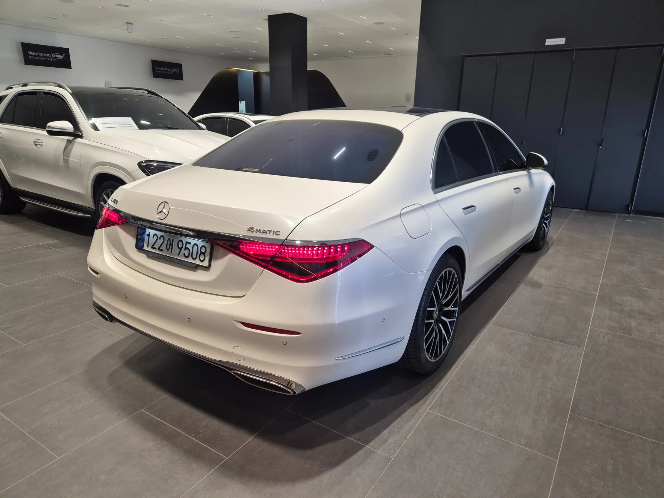 Mercedes-Benz S-Class S580L 4MATIC, 2023 г. 64509 км. — фото 2