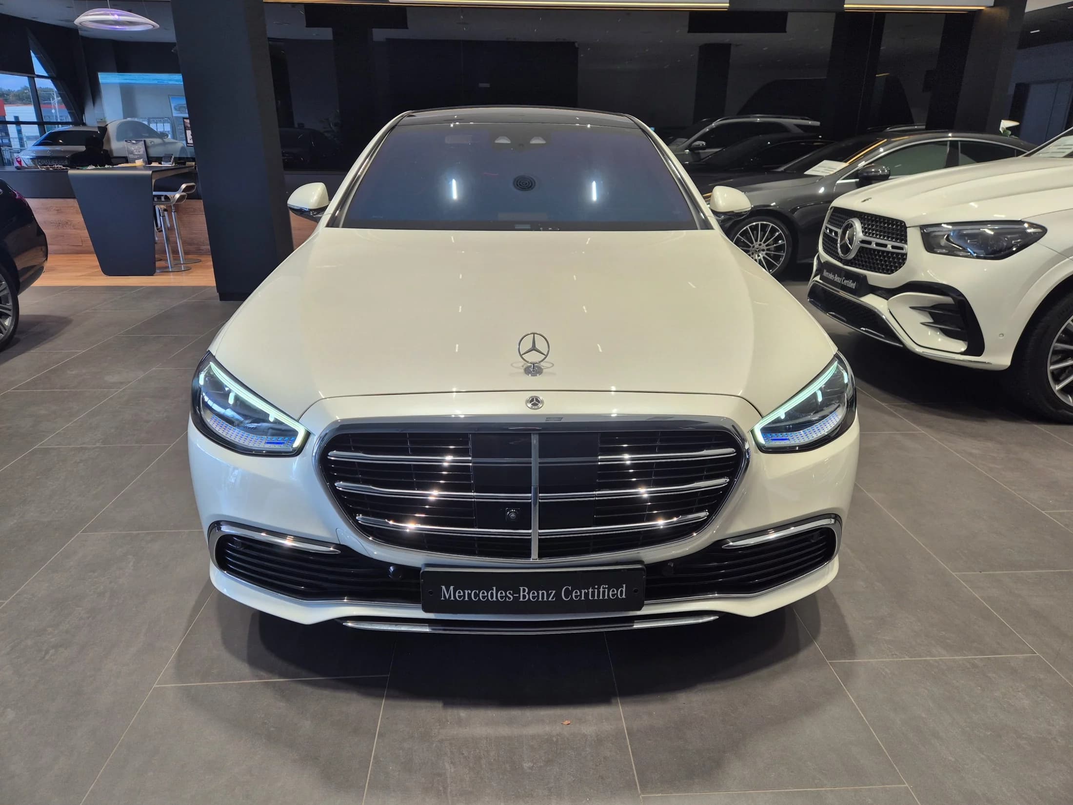 Mercedes-Benz S-Class S580L 4MATIC, 2023 г. 64509 км. — фото 3