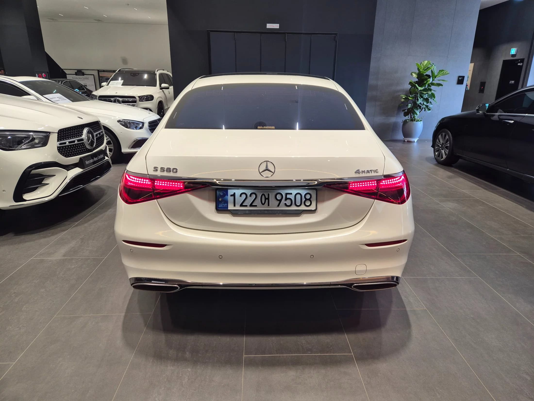 Mercedes-Benz S-Class S580L 4MATIC, 2023 г. 64509 км. — фото 4