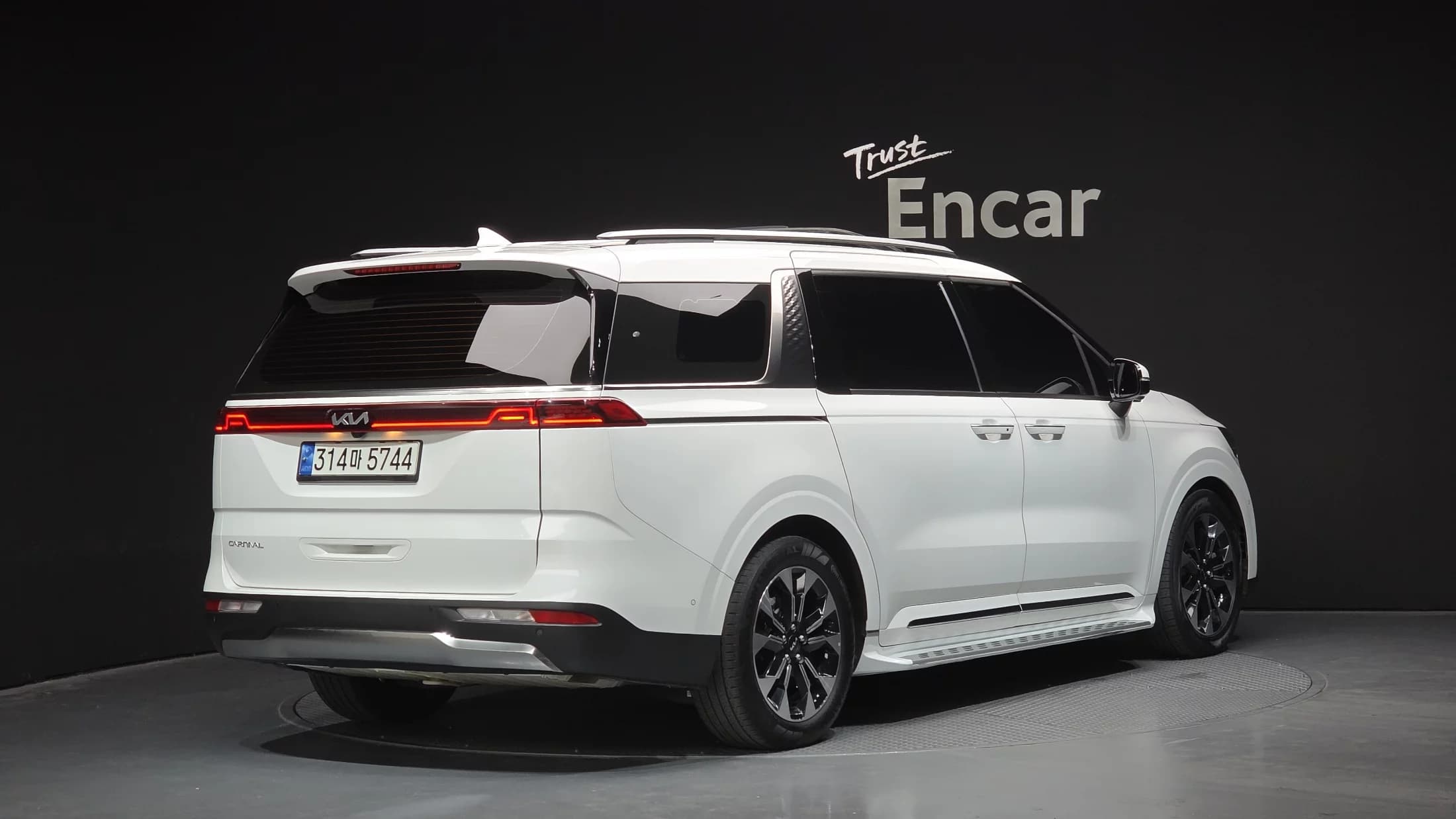 Kia Carnival 7-Seater Signature, 2022 г. 83008 км. — фото 2