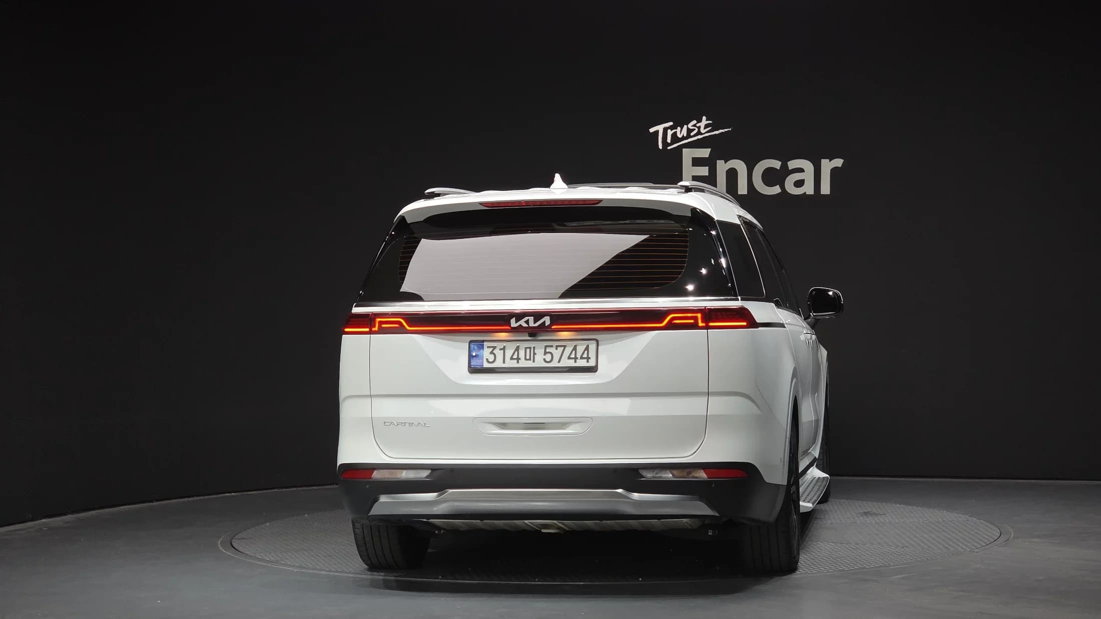 Kia Carnival 7-Seater Signature, 2022 г. 83008 км. — фото 4