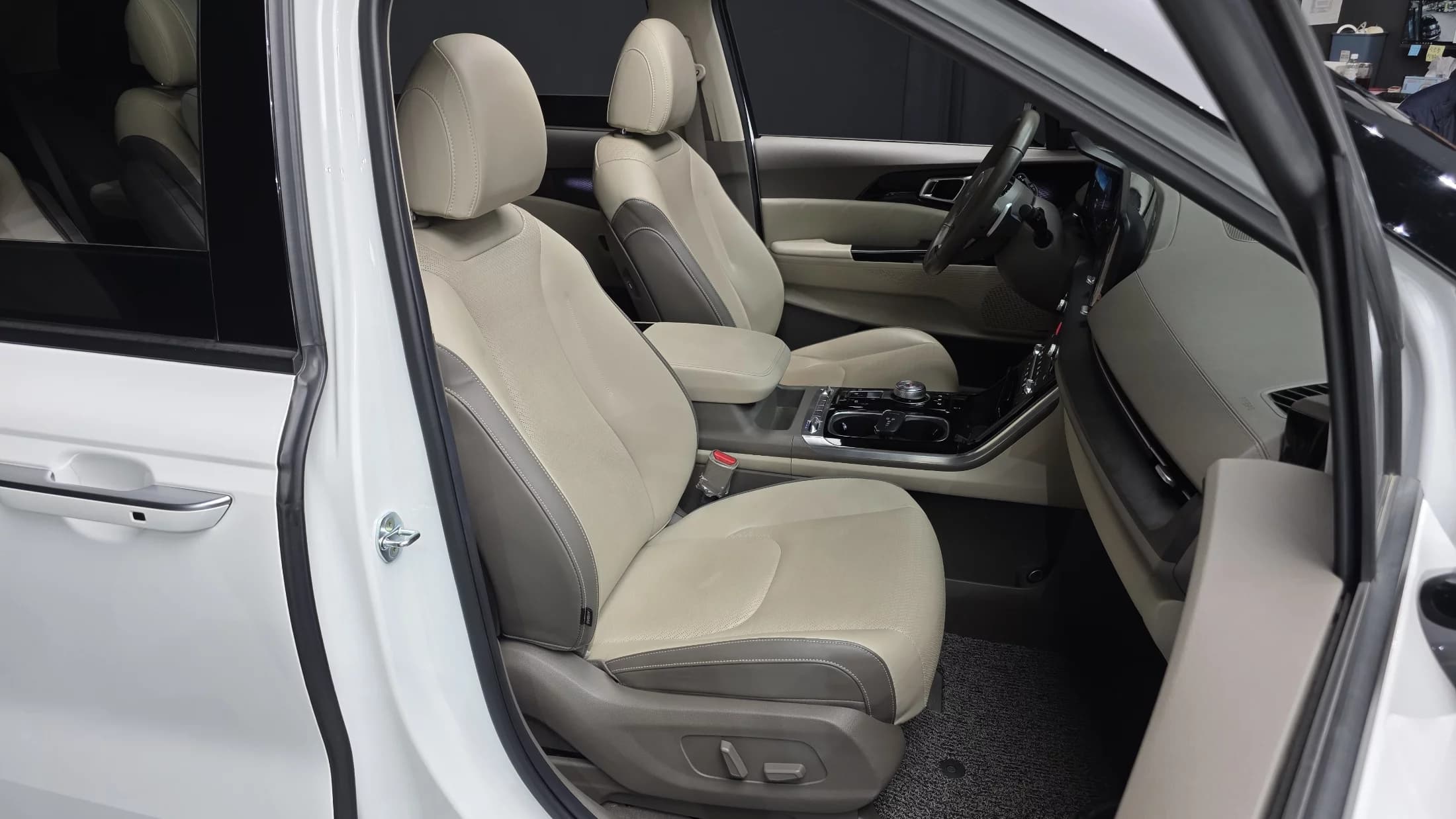 Kia Carnival 7-Seater Signature, 2022 г. 83008 км. — фото 10