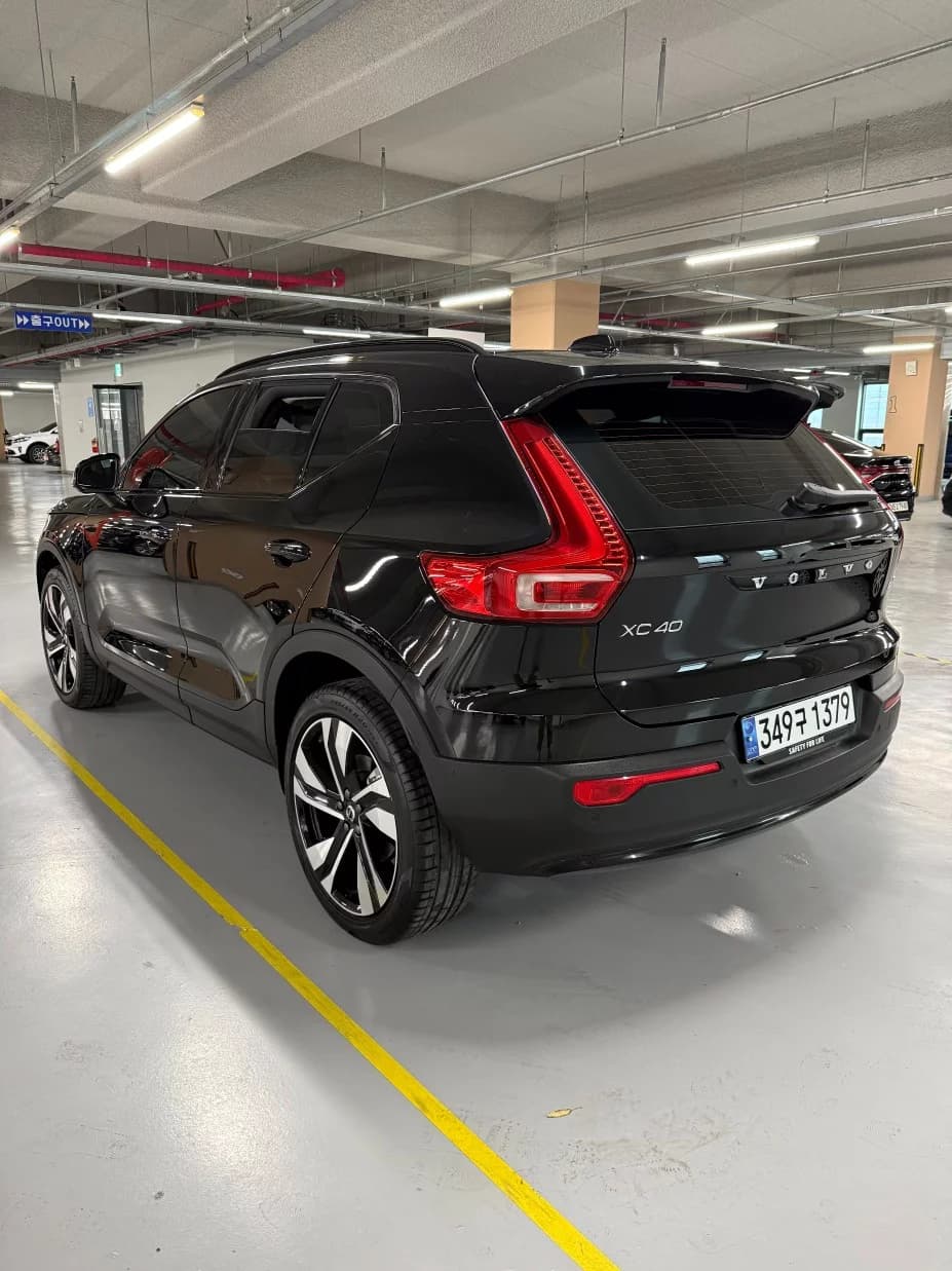 Volvo XC40 B4 Dark Edition, 2024 г. 7077 км. — фото 2