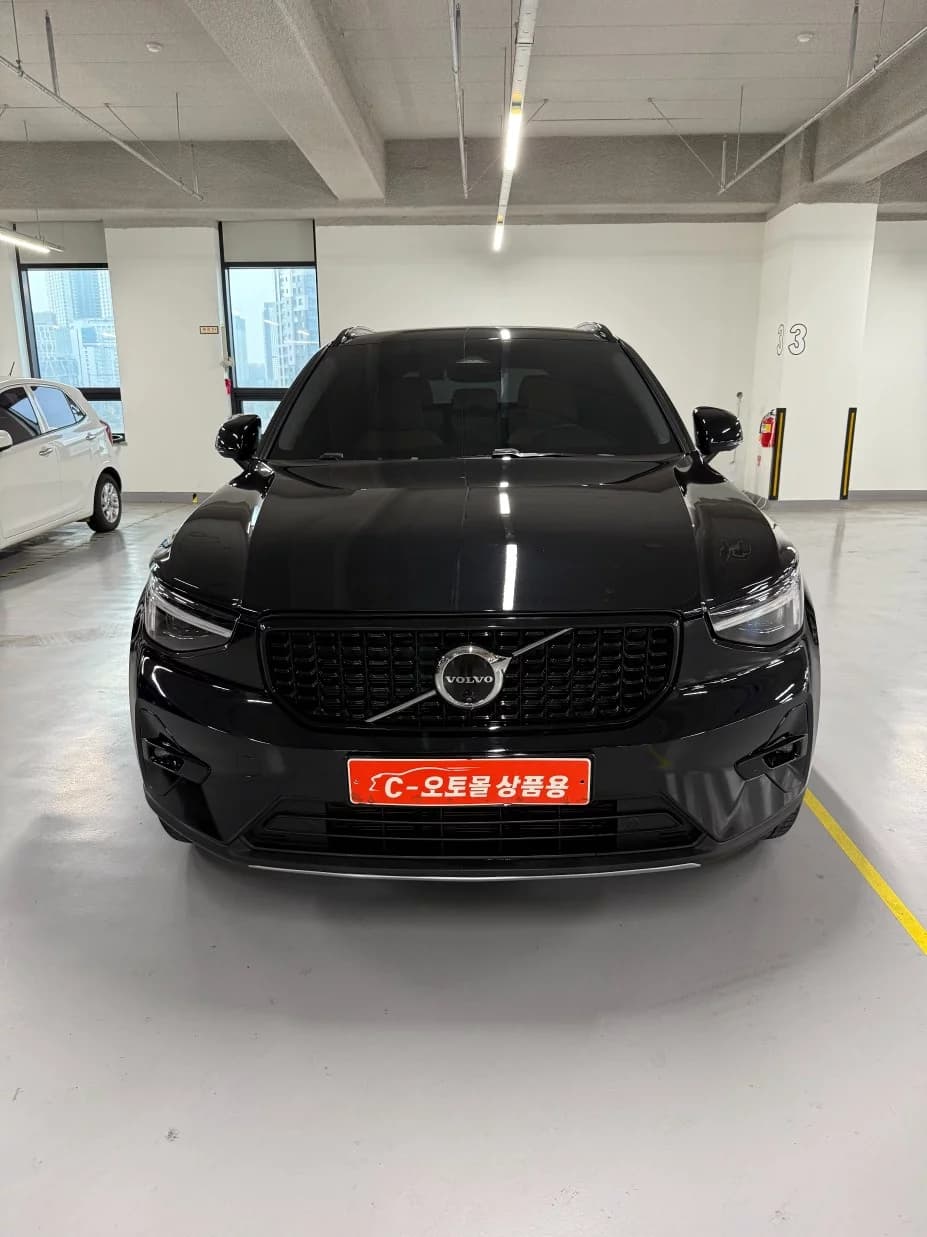 Volvo XC40 B4 Dark Edition, 2024 г. 7077 км. — фото 3