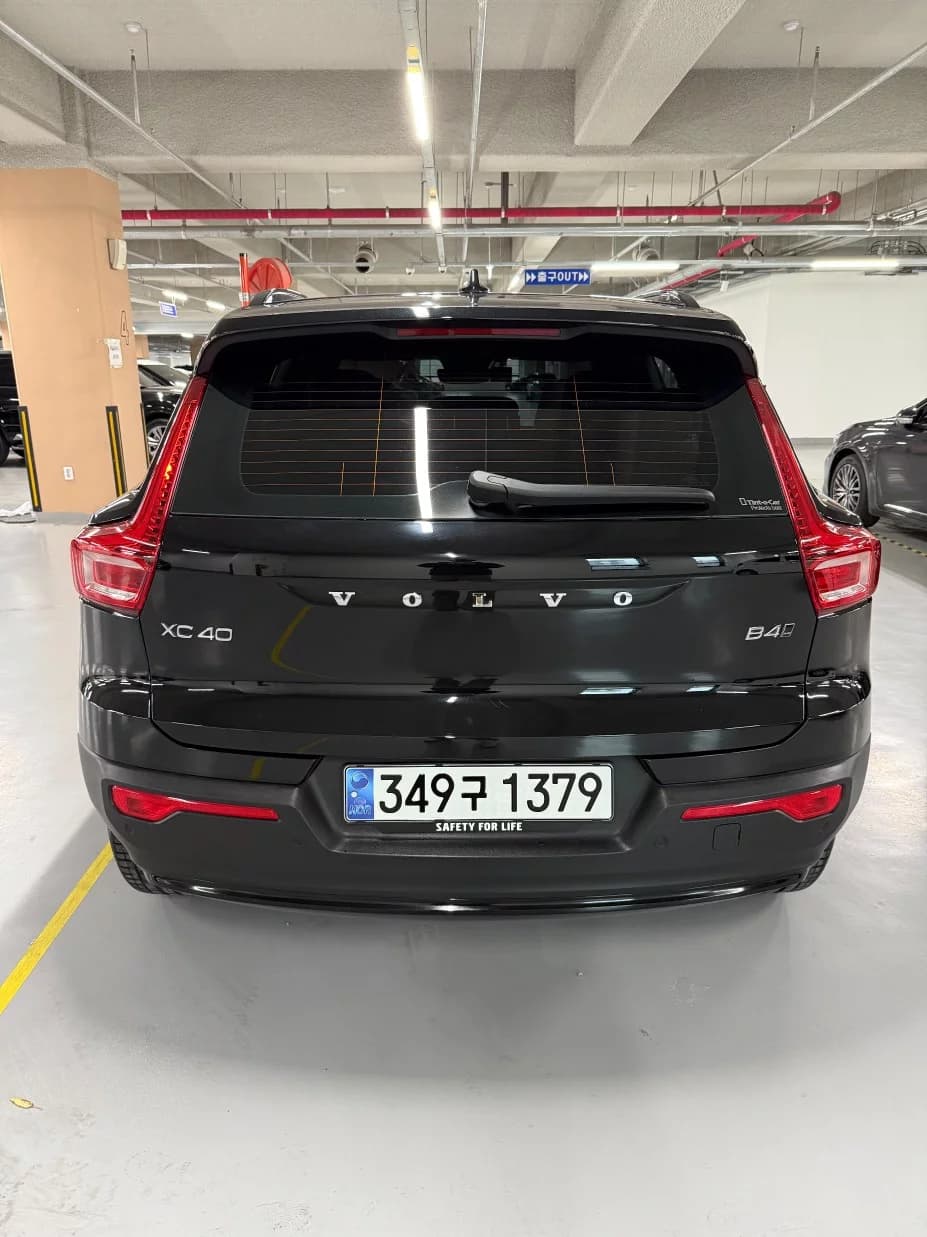 Volvo XC40 B4 Dark Edition, 2024 г. 7077 км. — фото 4
