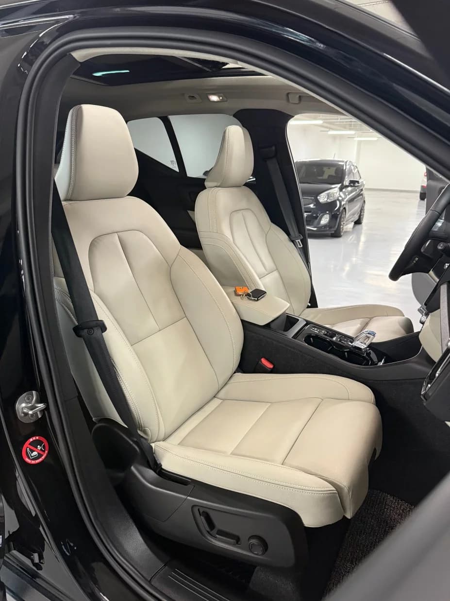 Volvo XC40 B4 Dark Edition, 2024 г. 7077 км. — фото 10