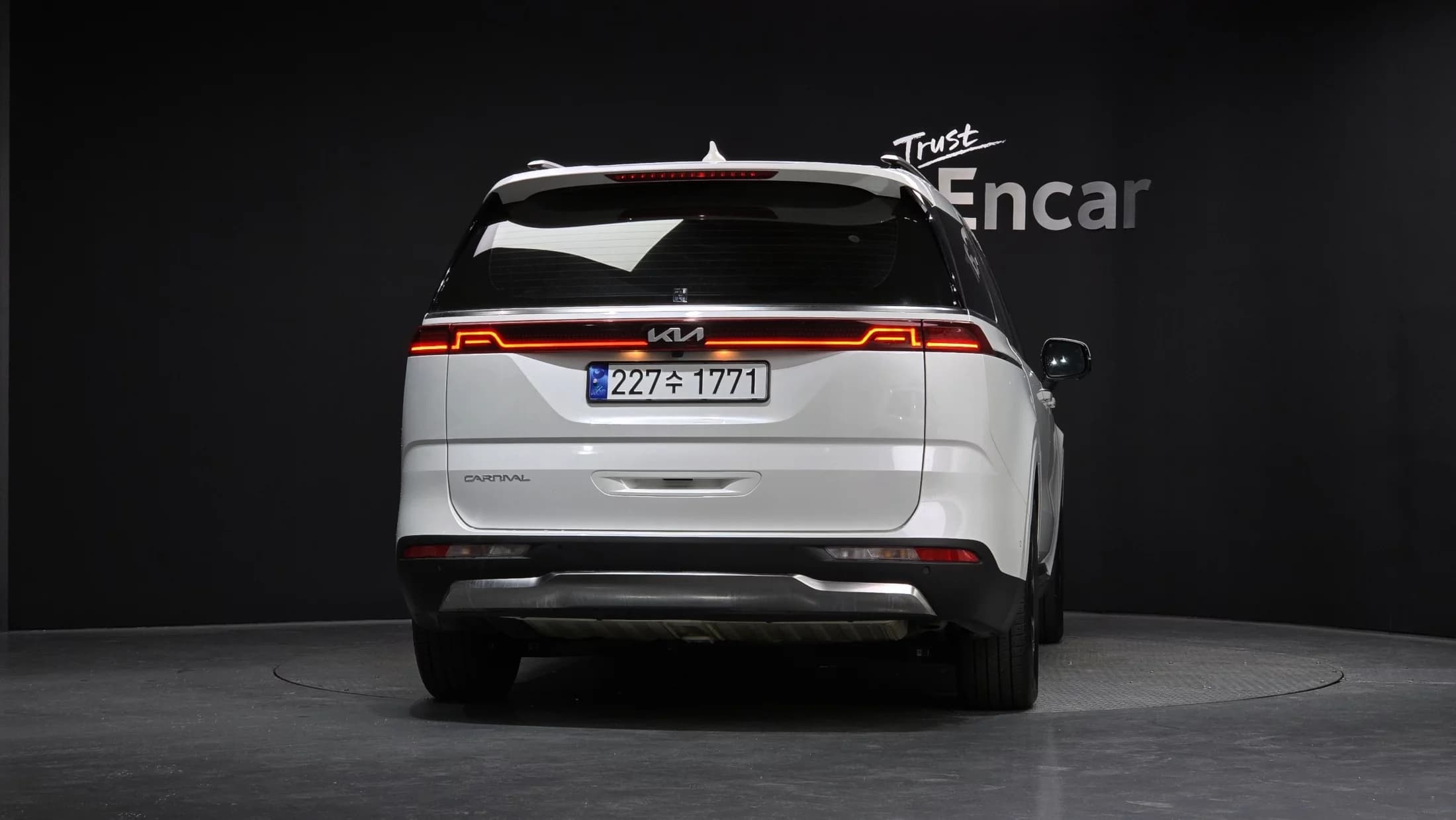 Kia Carnival 7-Seater Signature, 2023 г. 34802 км. — фото 3