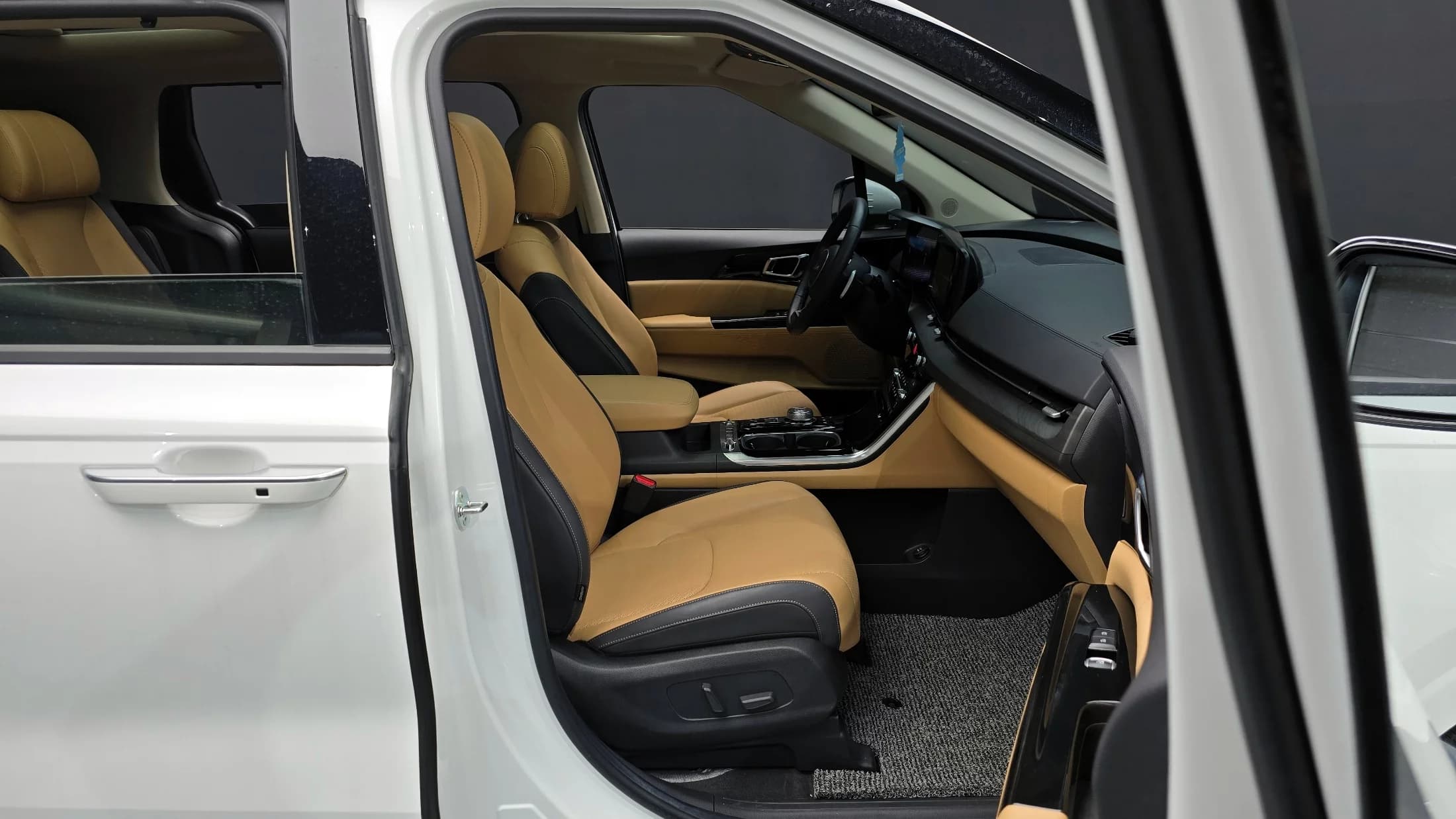 Kia Carnival 7-Seater Signature, 2023 г. 34802 км. — фото 10