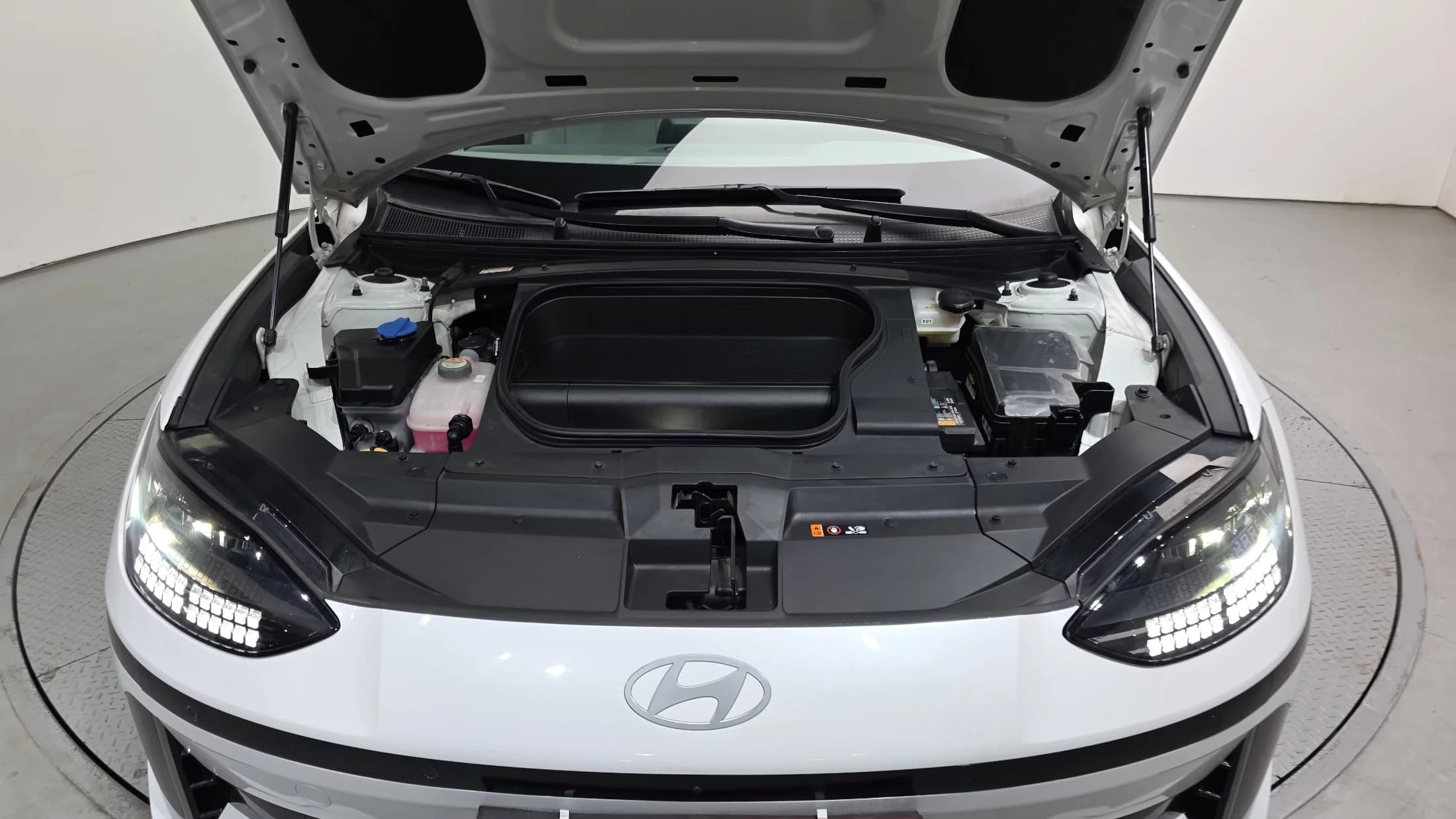 Hyundai Ioniq 6 Long Range AWD Exclusive +, электромобиль, 2023 г. 39071 км. — фото 11