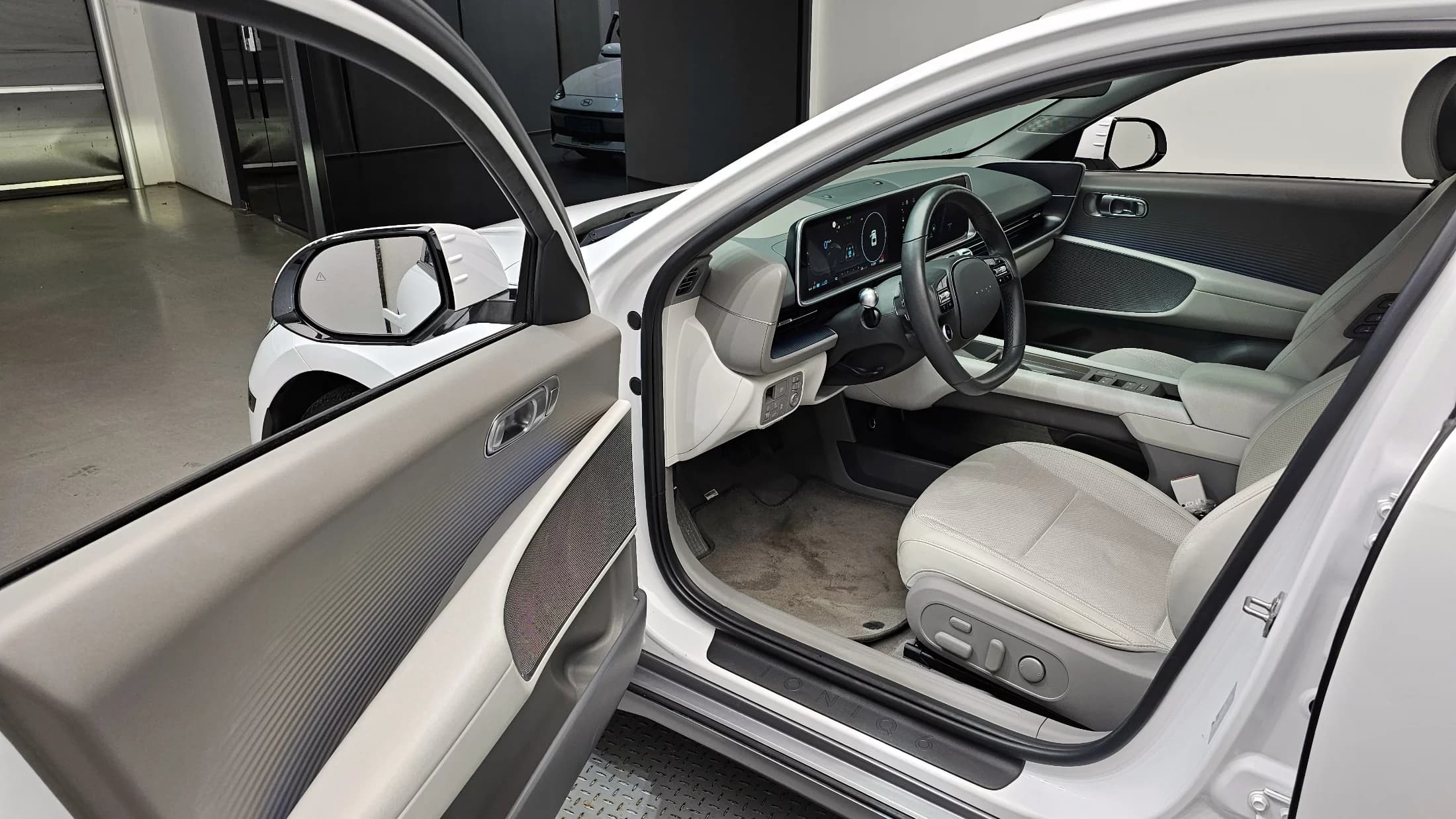 Hyundai Ioniq 6 Long Range AWD Exclusive +, электромобиль, 2023 г. 39071 км. — фото 20