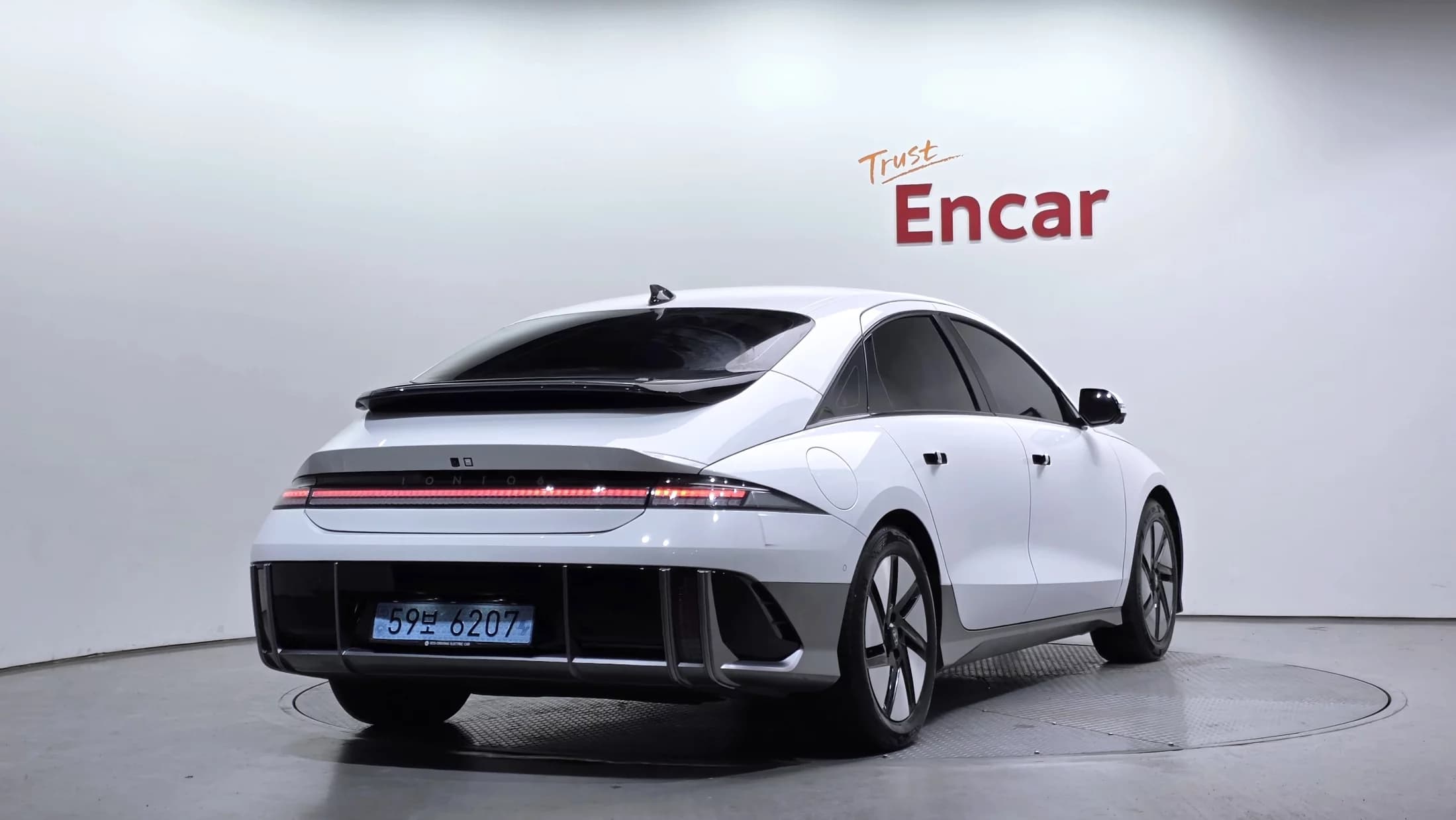 Hyundai Ioniq 6 Long Range AWD Exclusive +, электромобиль, 2023 г. 39071 км. — фото 3