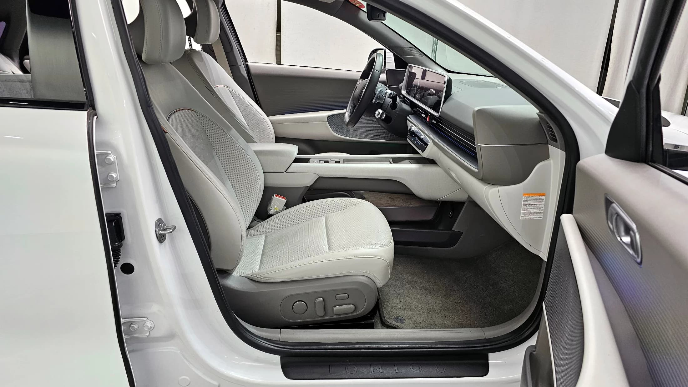 Hyundai Ioniq 6 Long Range AWD Exclusive +, электромобиль, 2023 г. 39071 км. — фото 22