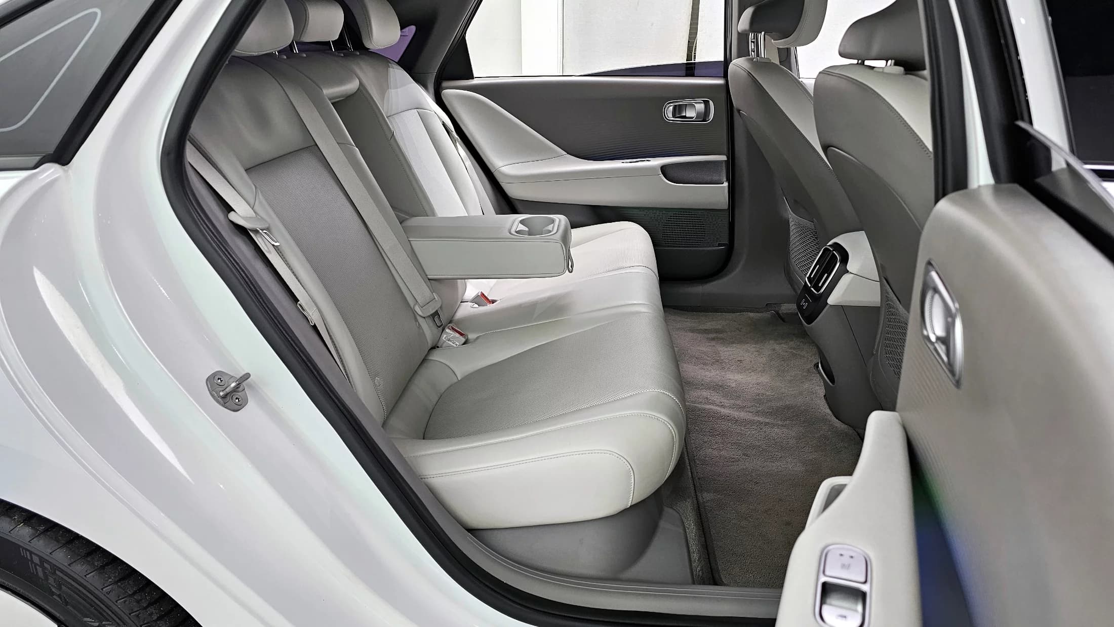 Hyundai Ioniq 6 Long Range AWD Exclusive +, электромобиль, 2023 г. 39071 км. — фото 23