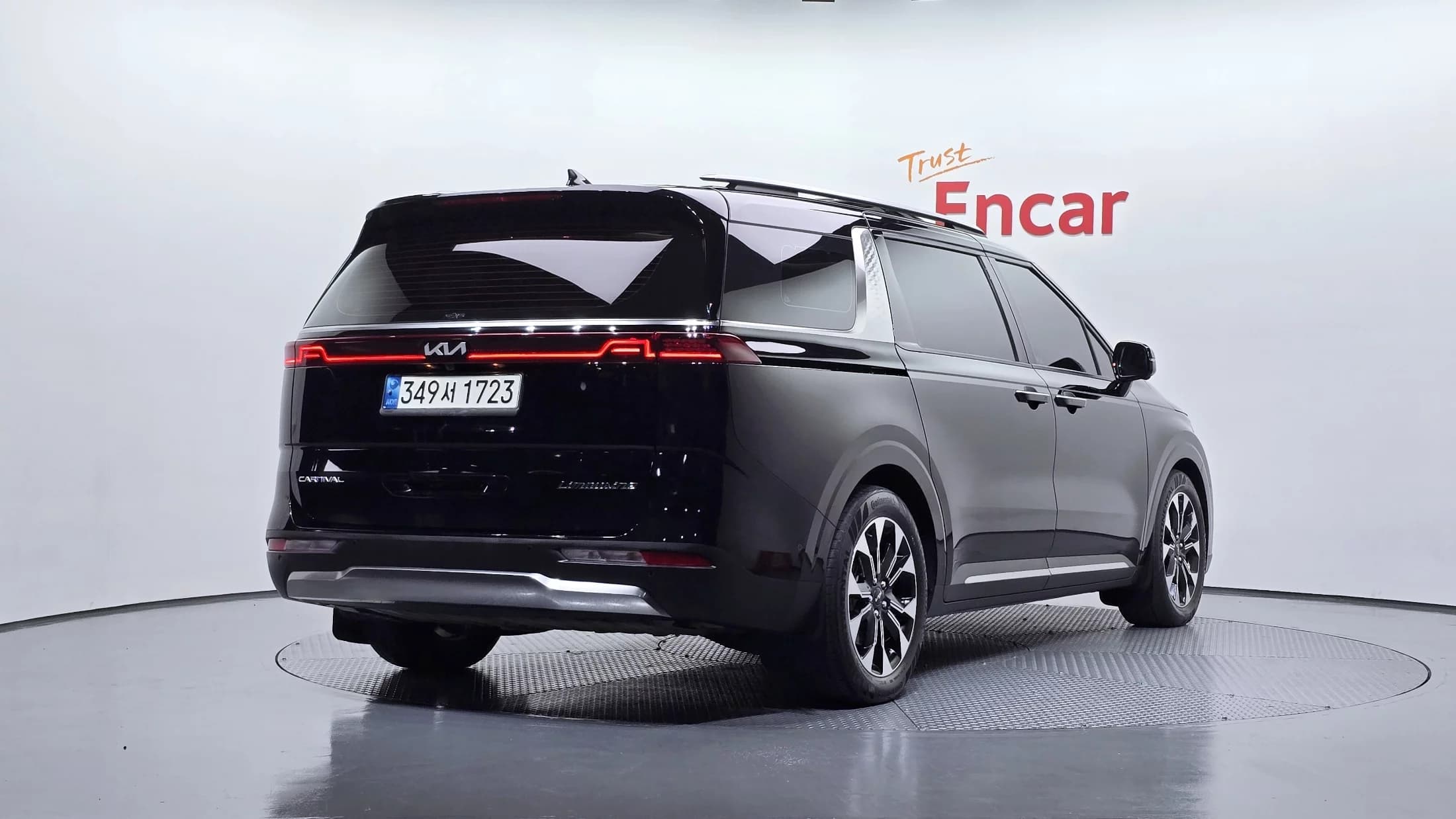 Kia Carnival 9-Seater Signature, 2022 г. 42741 км. — фото 2