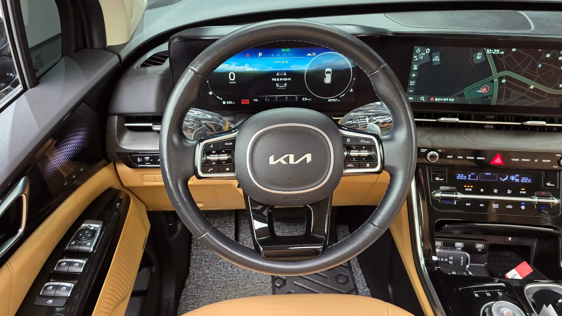 Kia Carnival 9-Seater Signature, 2022 г. 42741 км. — фото 13
