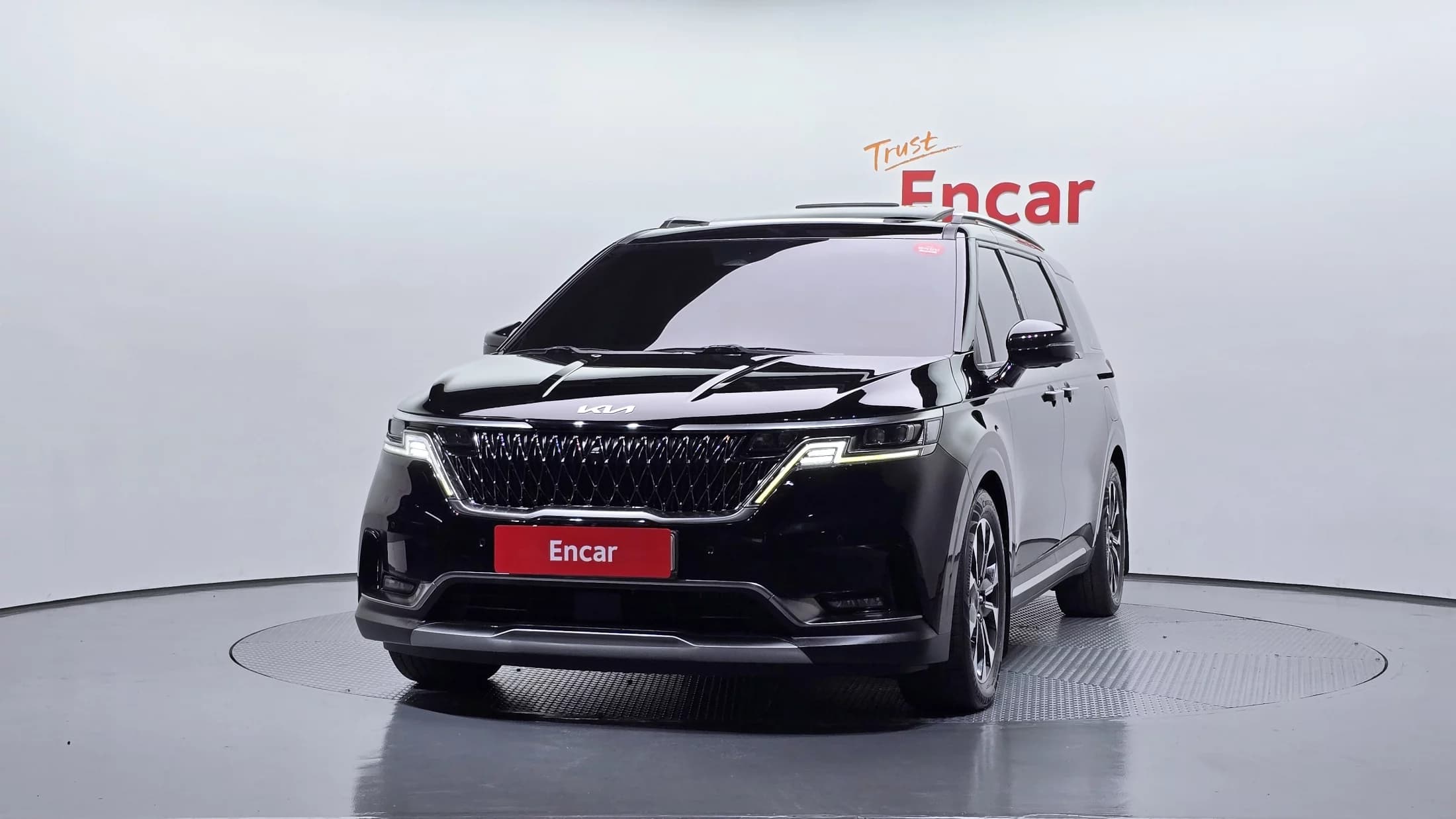 Kia Carnival 9-Seater Signature, 2022 г. 42741 км. — фото 3