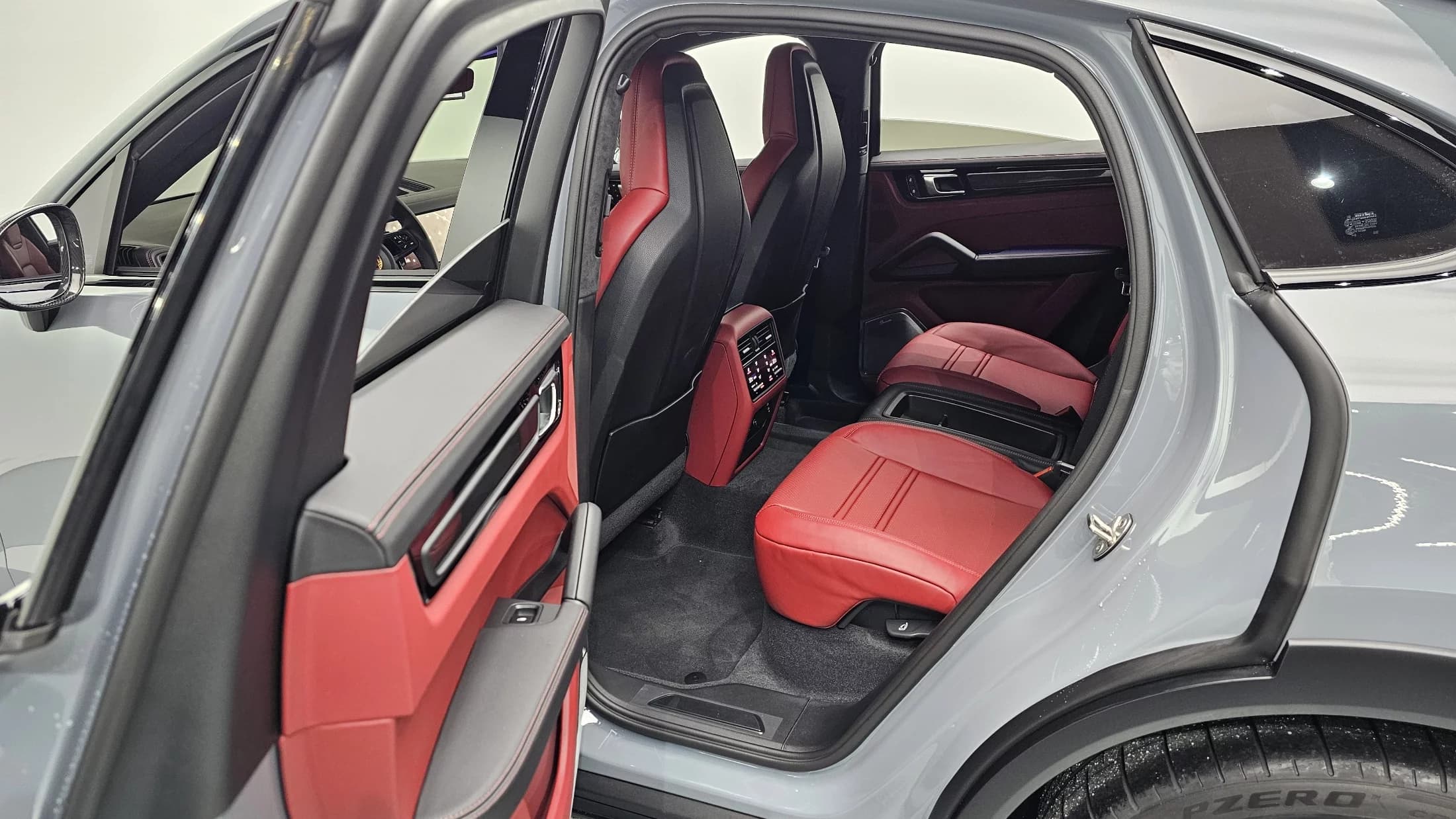 Porsche CAYENNE 4.0 Turbo GT Coupe, 2023 г. 3055 км. — фото 12