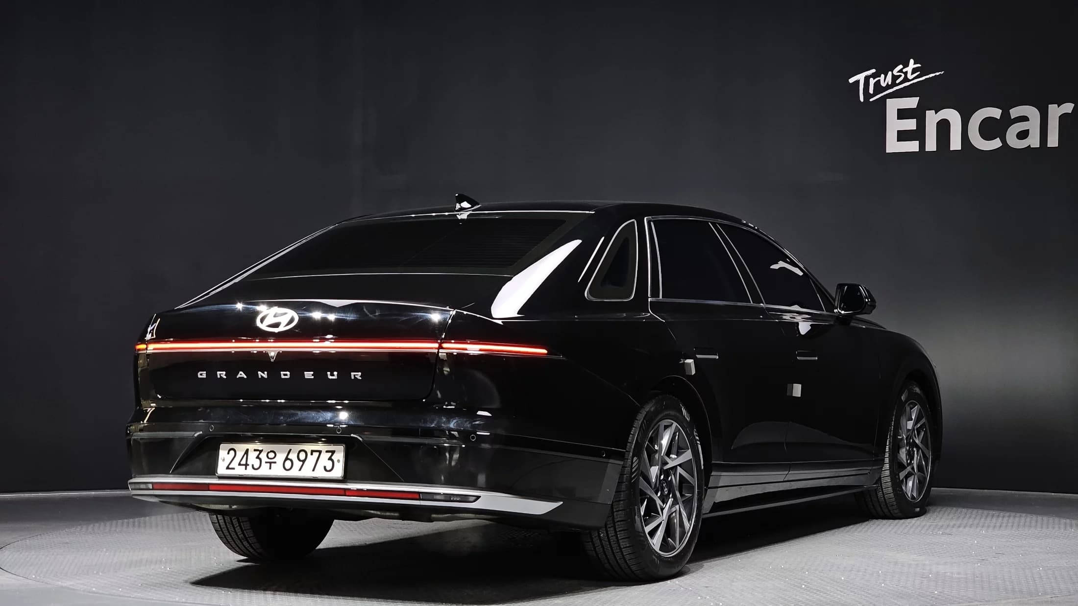 Hyundai Grandeur 3.5 Gasoline 2WD Exclusive, 2023 г. 40617 км. — фото 2