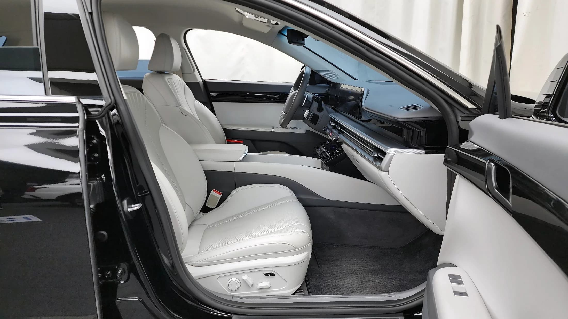 Hyundai Grandeur 3.5 Gasoline 2WD Exclusive, 2023 г. 40617 км. — фото 11