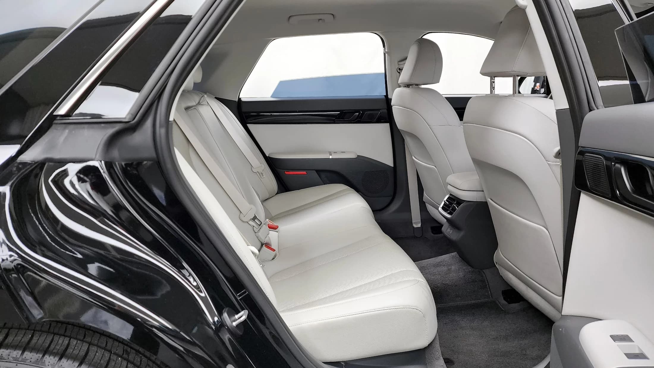 Hyundai Grandeur 3.5 Gasoline 2WD Exclusive, 2023 г. 40617 км. — фото 12
