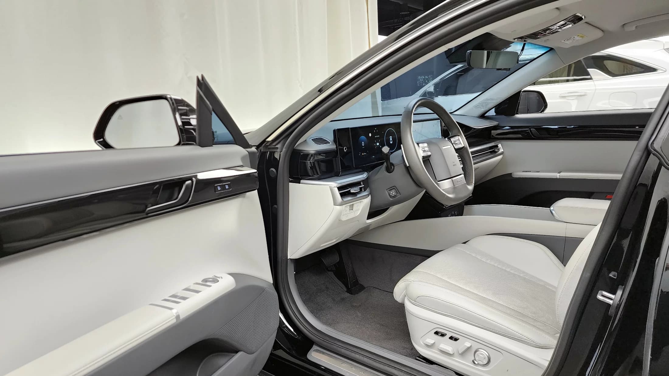 Hyundai Grandeur 3.5 Gasoline 2WD Exclusive, 2023 г. 40617 км. — фото 10