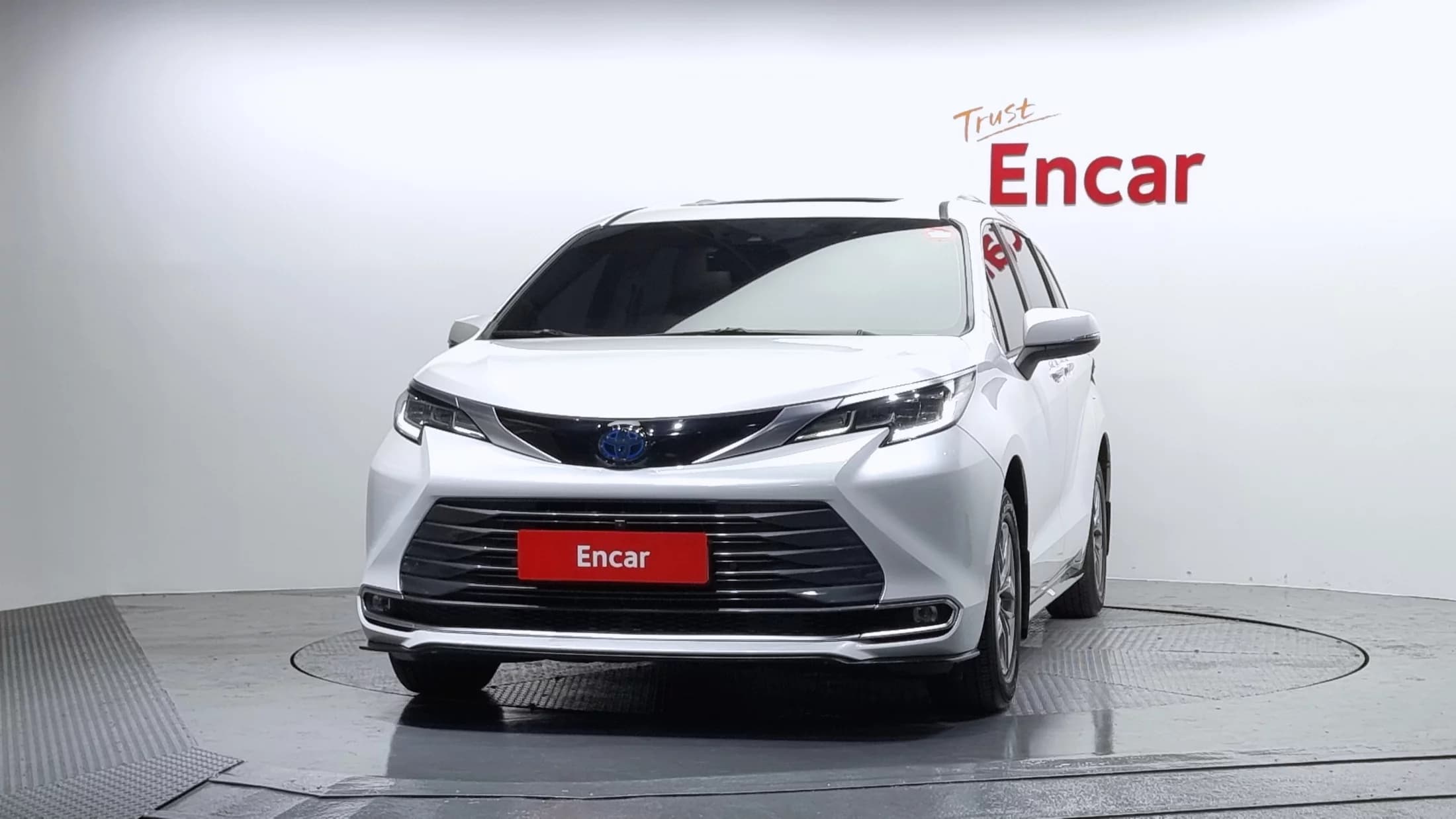 Toyota SIENNA 2.5 Hybrid AWD, гибрид, 2023 г. 50454 км. — фото 3