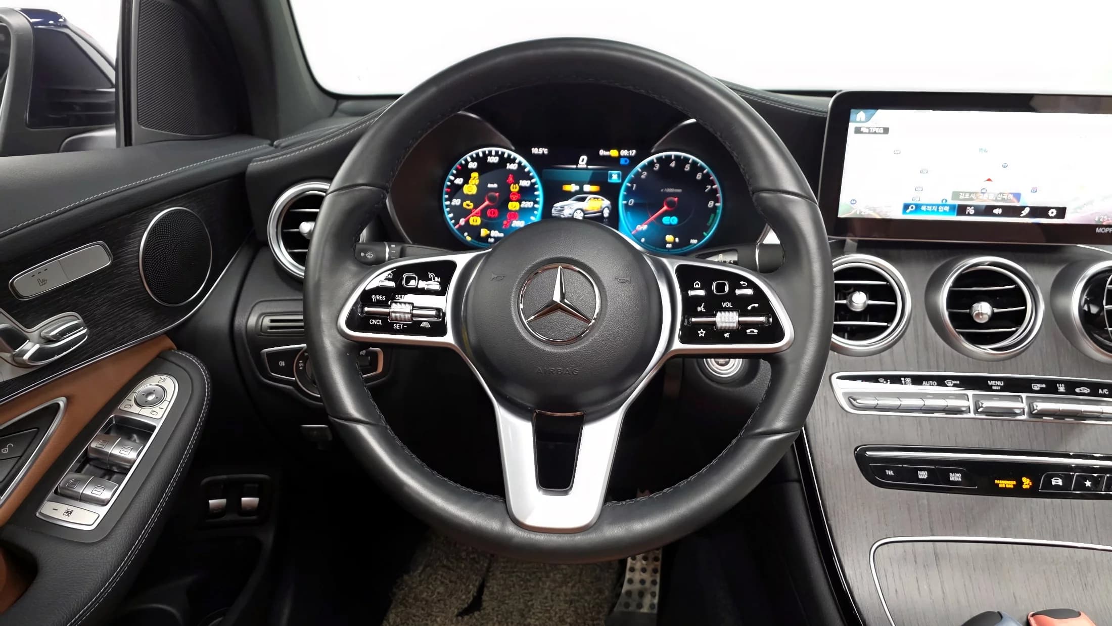 Mercedes-Benz GLC-Class GLC300e 4MATIC Coupe, гибрид, 2022 г. 36634 км. — фото 13