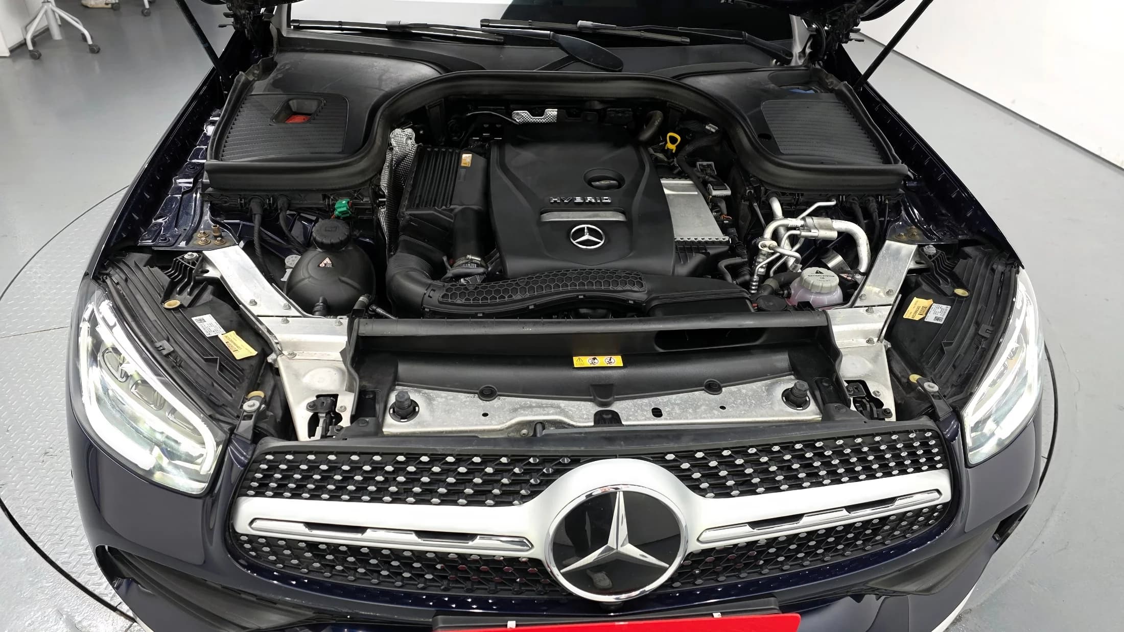 Mercedes-Benz GLC-Class GLC300e 4MATIC Coupe, гибрид, 2022 г. 36634 км. — фото 6