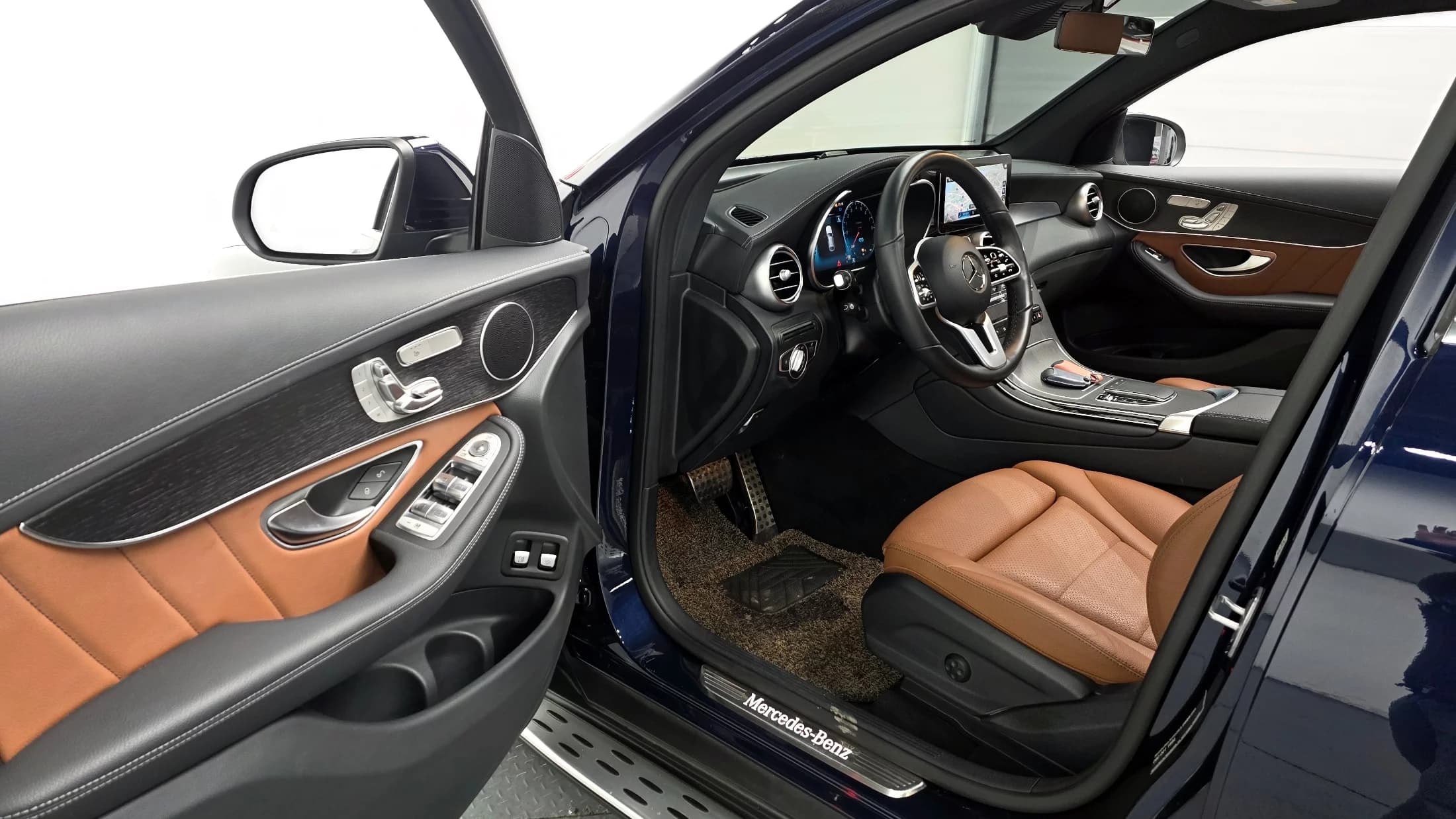 Mercedes-Benz GLC-Class GLC300e 4MATIC Coupe, гибрид, 2022 г. 36634 км. — фото 10