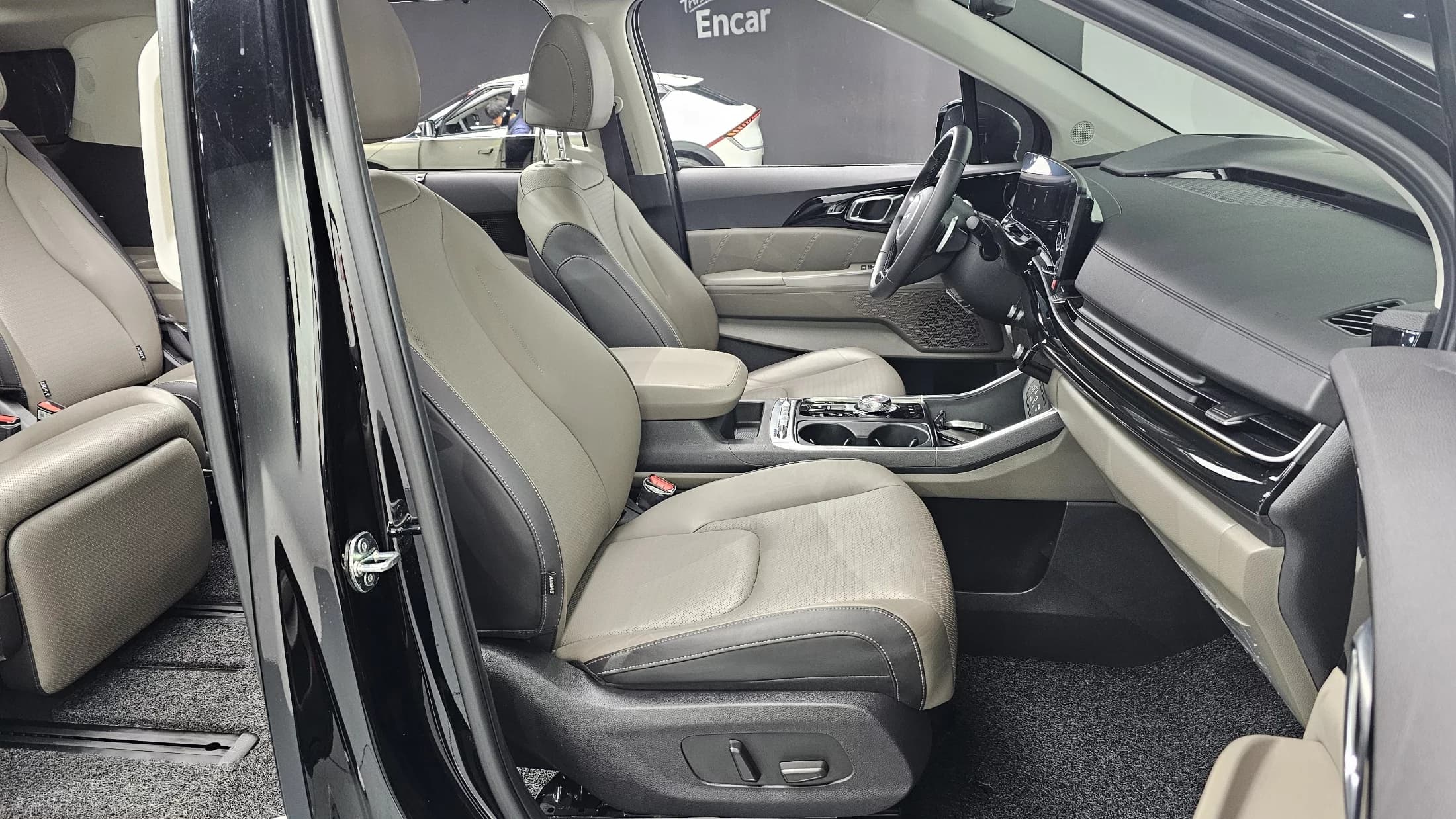 Kia Carnival 7-Seater Gravity, 2023 г. 23371 км. — фото 10