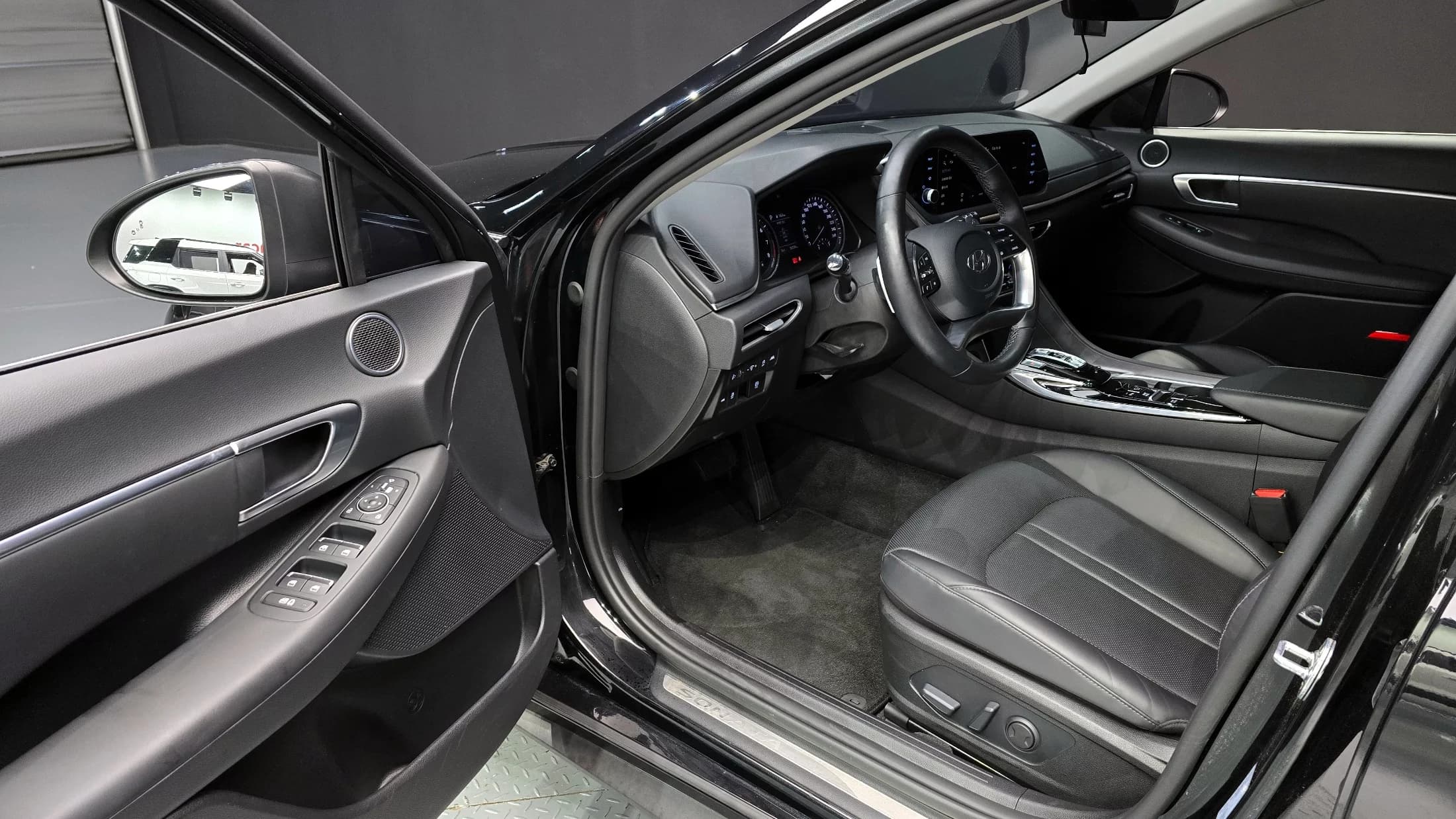 Hyundai Sonata 2.0 Premium Family, 2021 г. 38513 км. — фото 11
