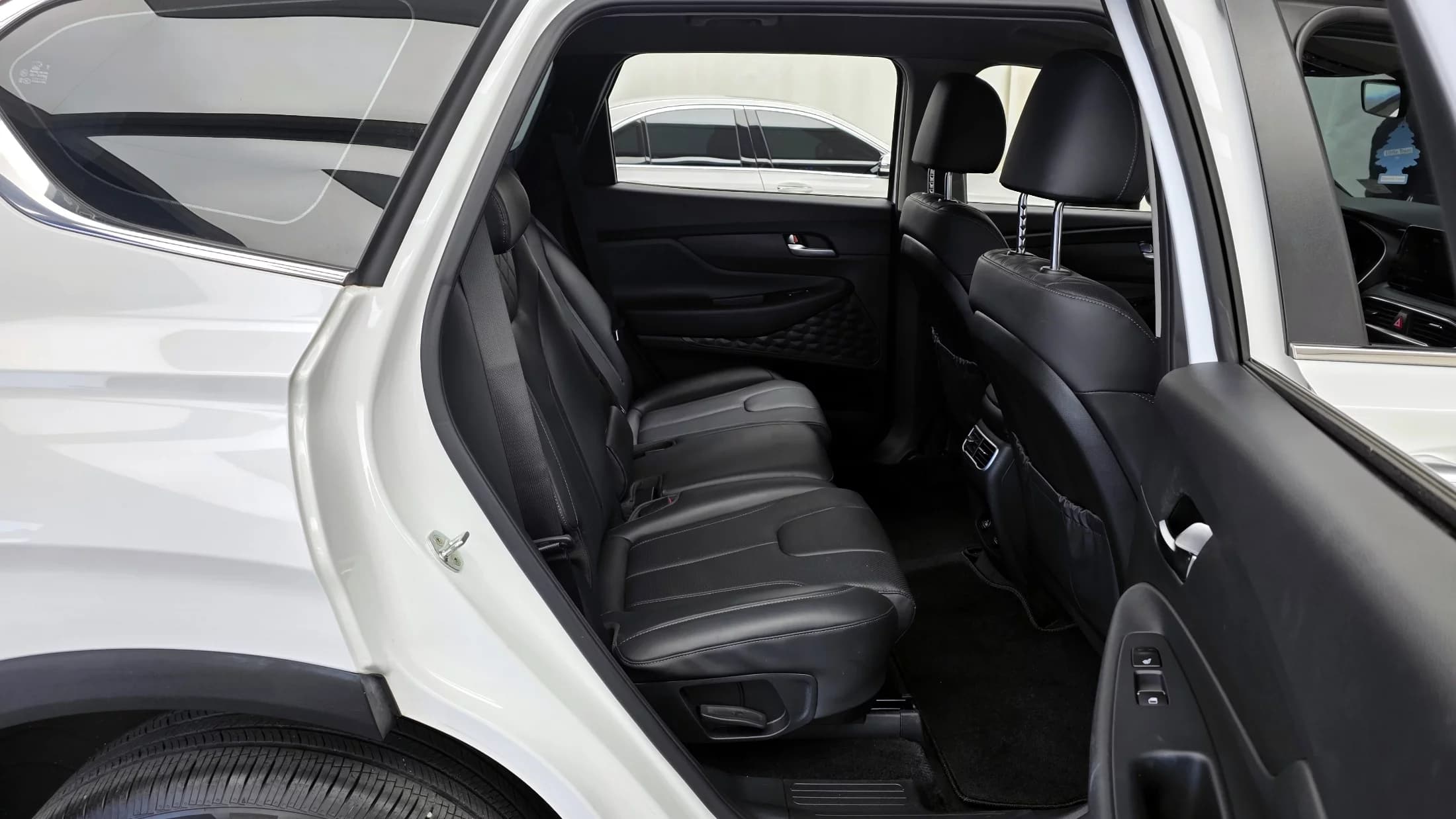 Hyundai Santa Fe HEV 1.6 4WD Exclusive, гибрид, 2021 г. 41667 км. — фото 12